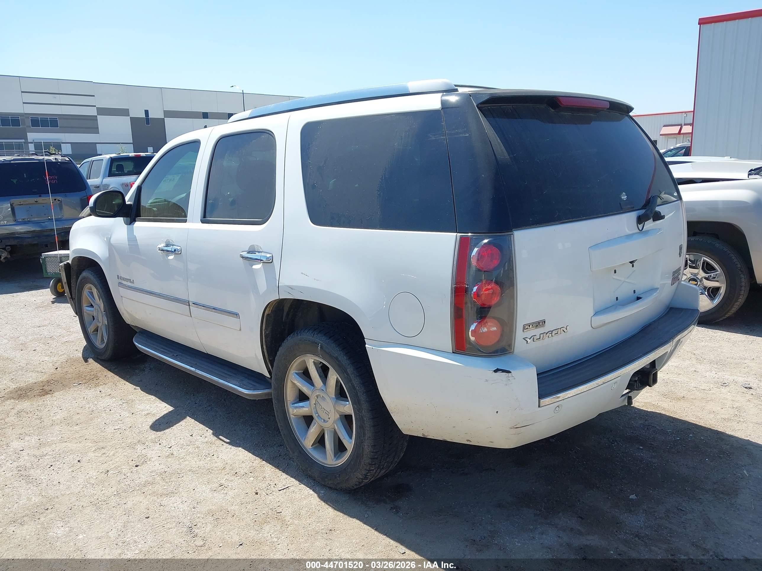 GMC YUKON image 3