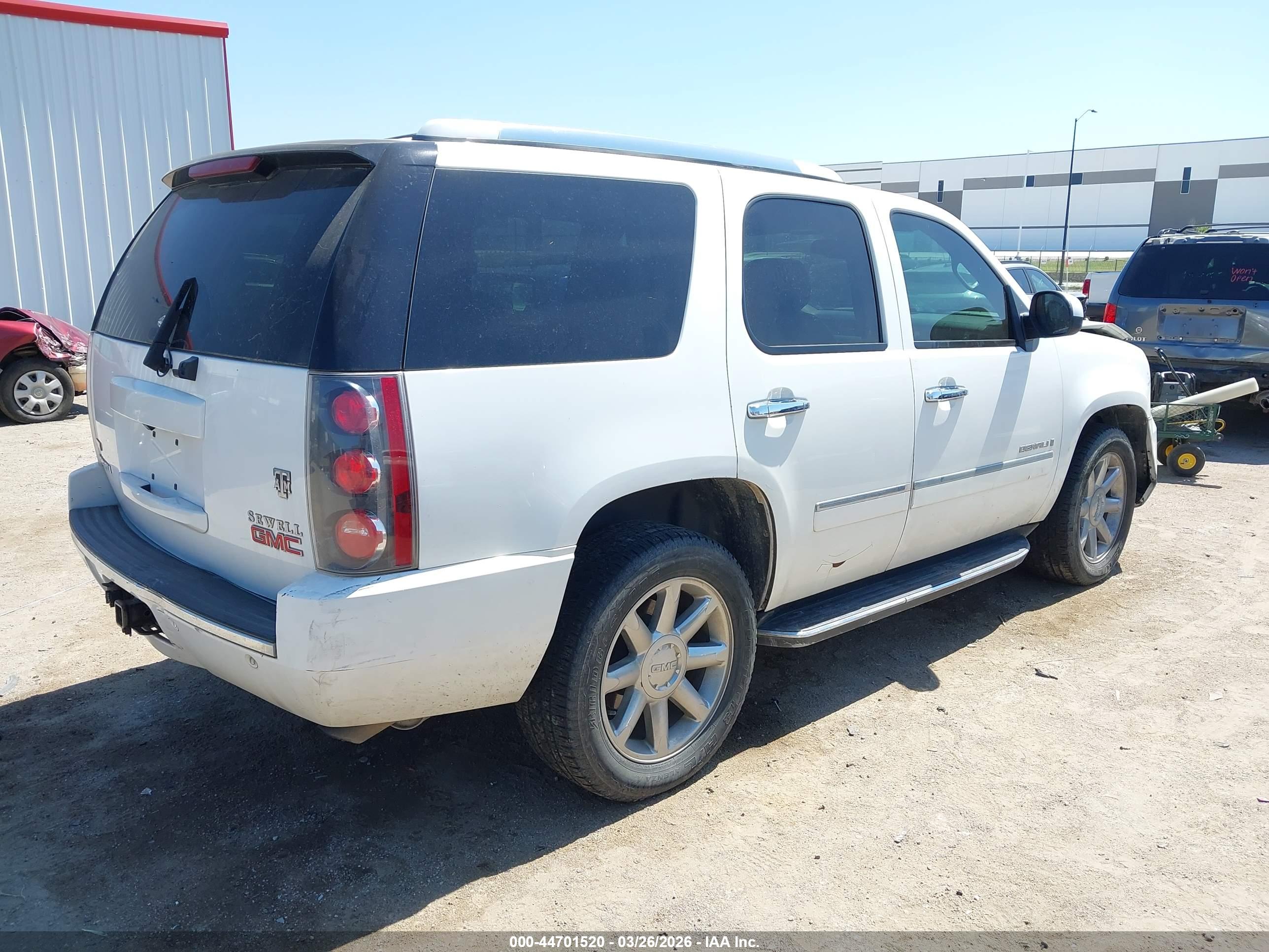 GMC YUKON image 4