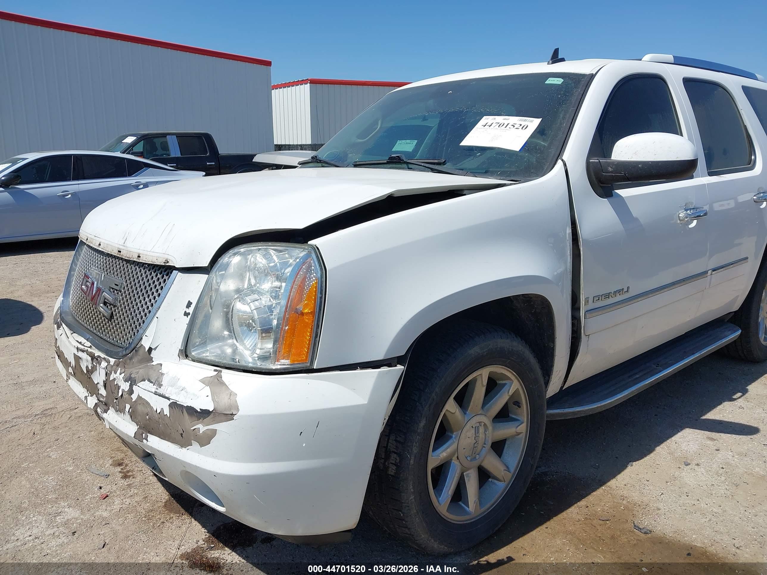 GMC YUKON image 6