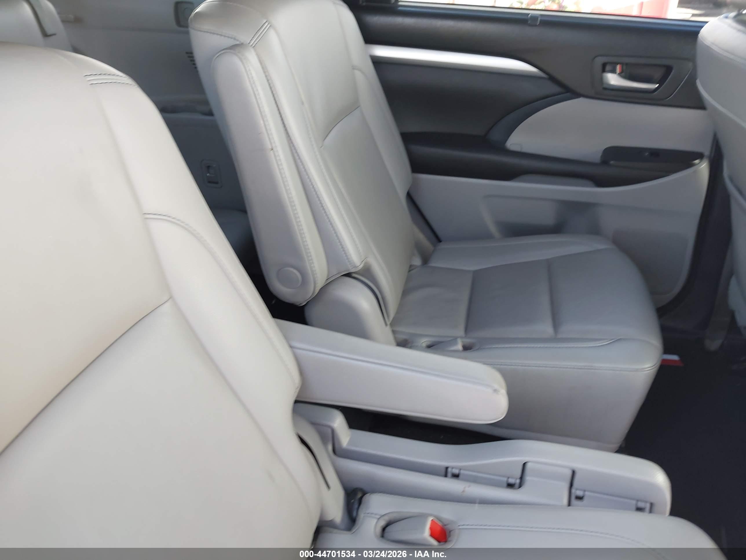 TOYOTA HIGHLANDER image 8