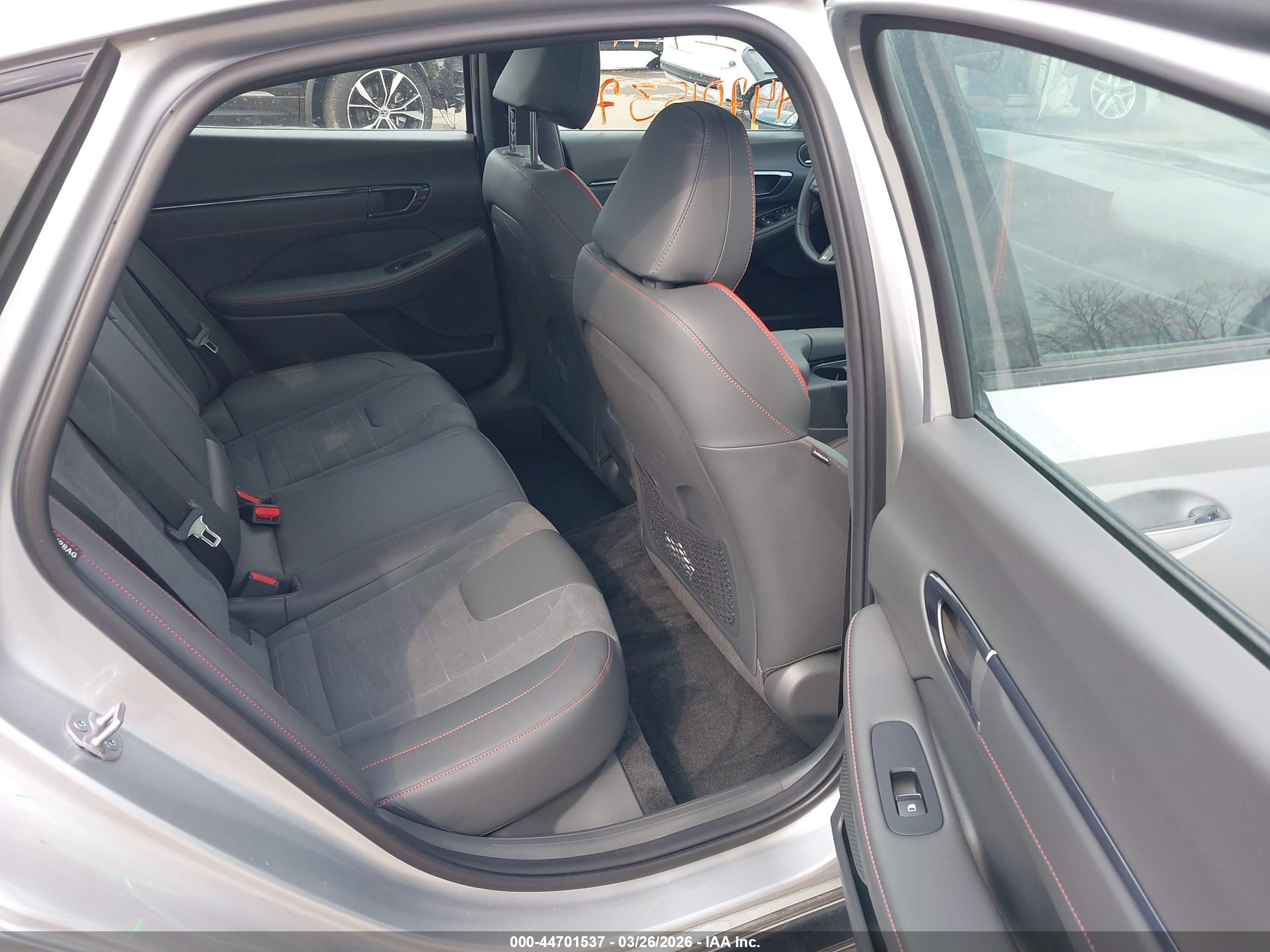 HYUNDAI SONATA image 8