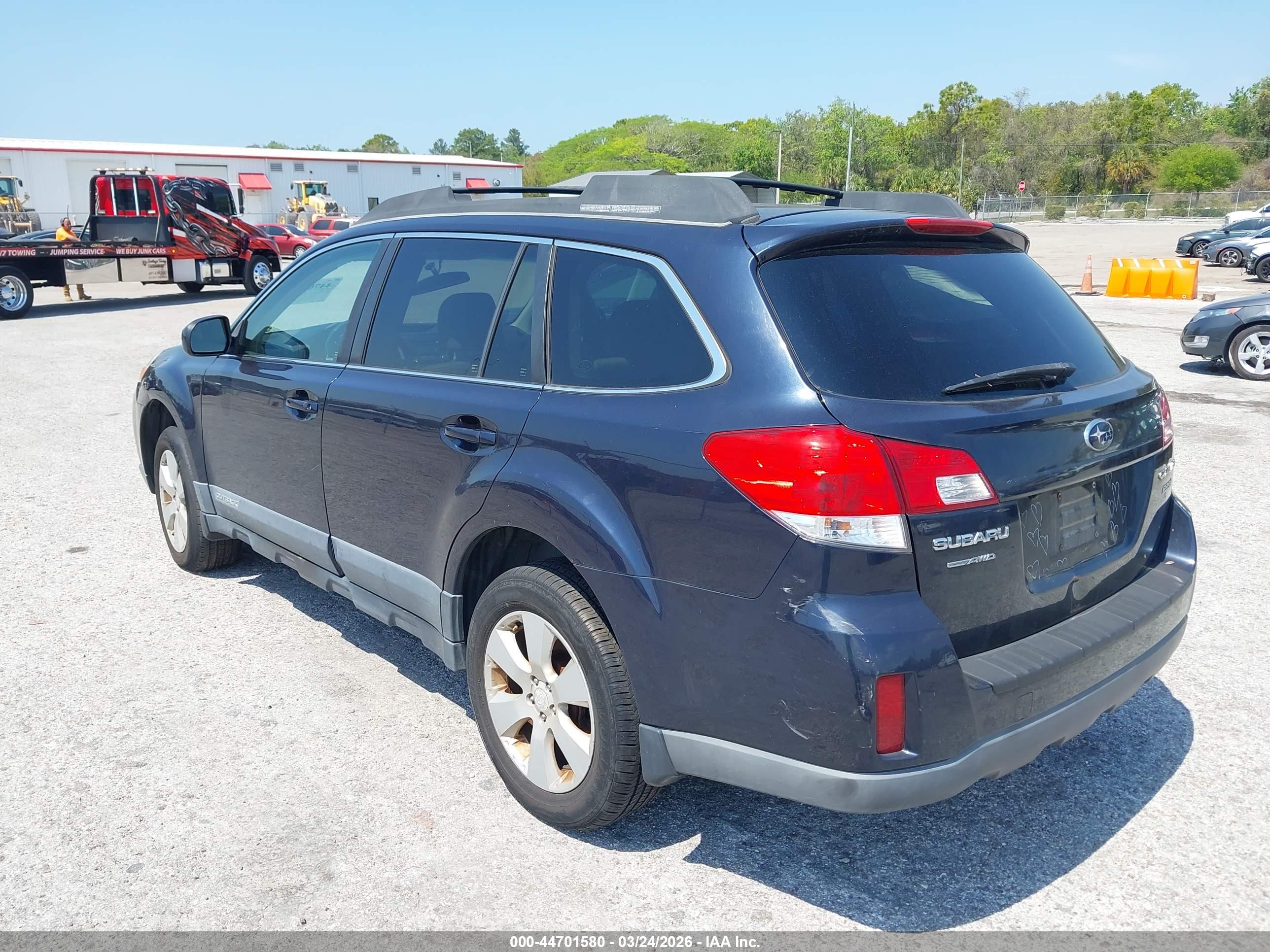 SUBARU OUTBACK image 3