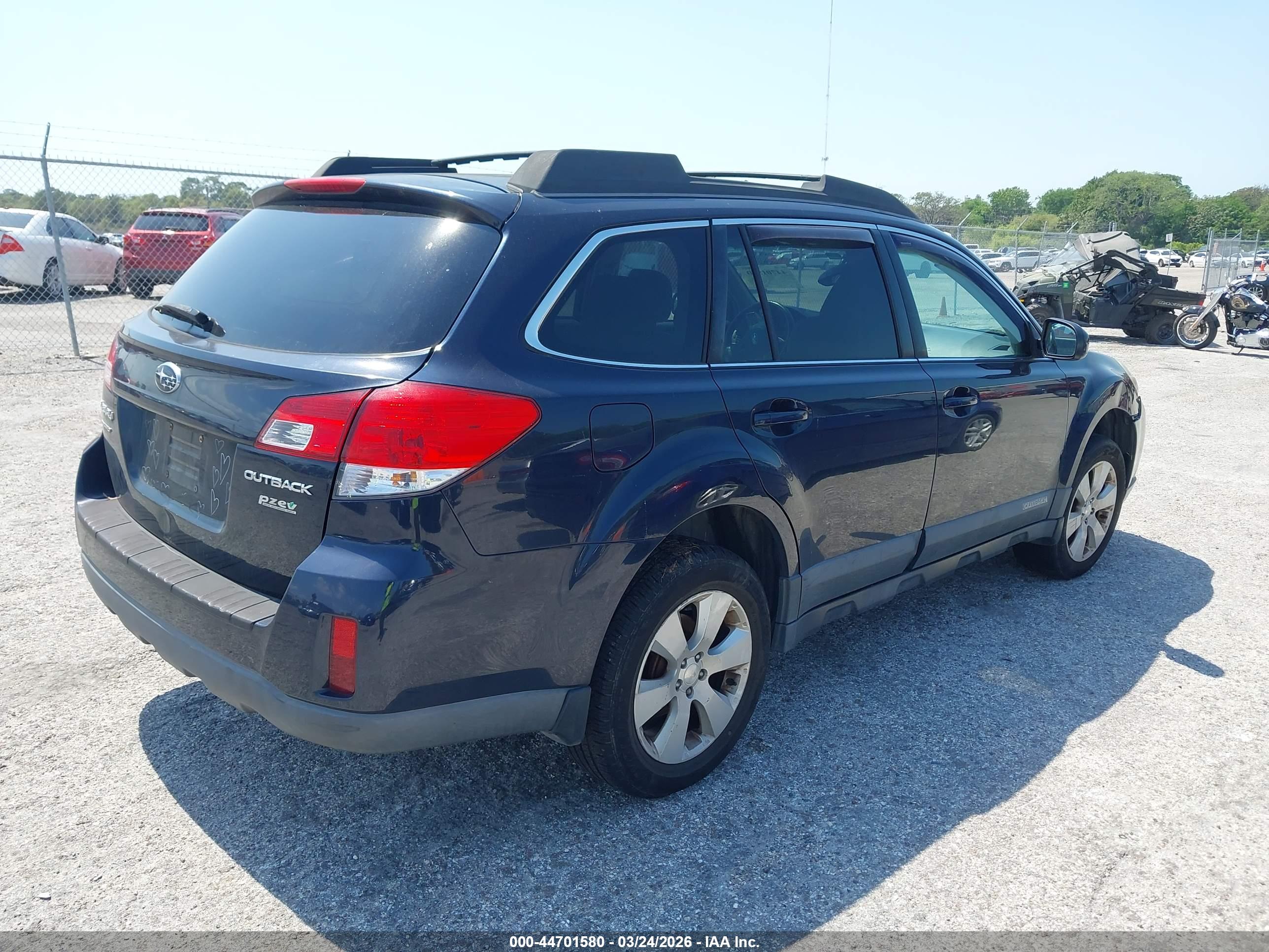 SUBARU OUTBACK image 4