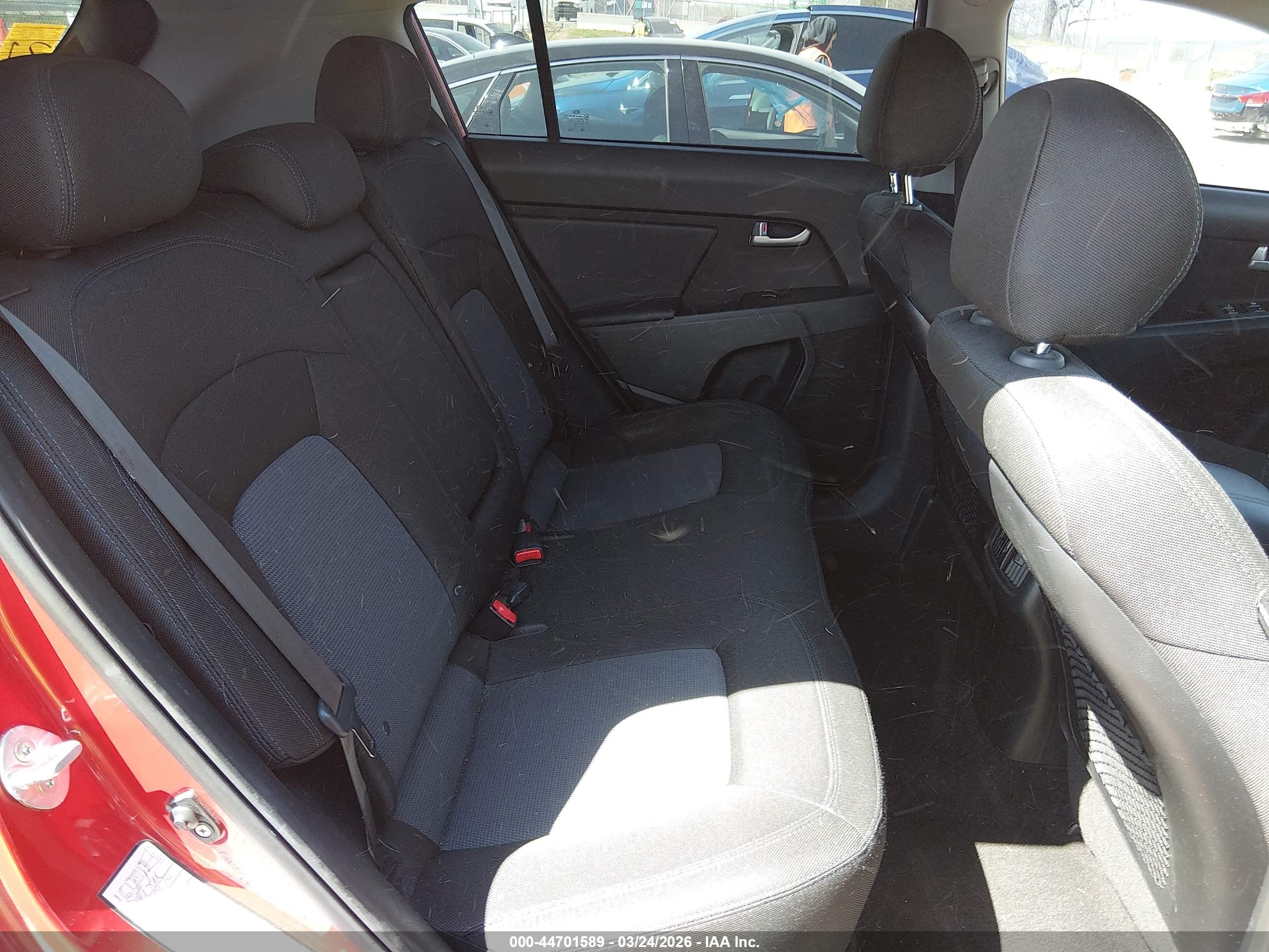 KIA SPORTAGE image 8