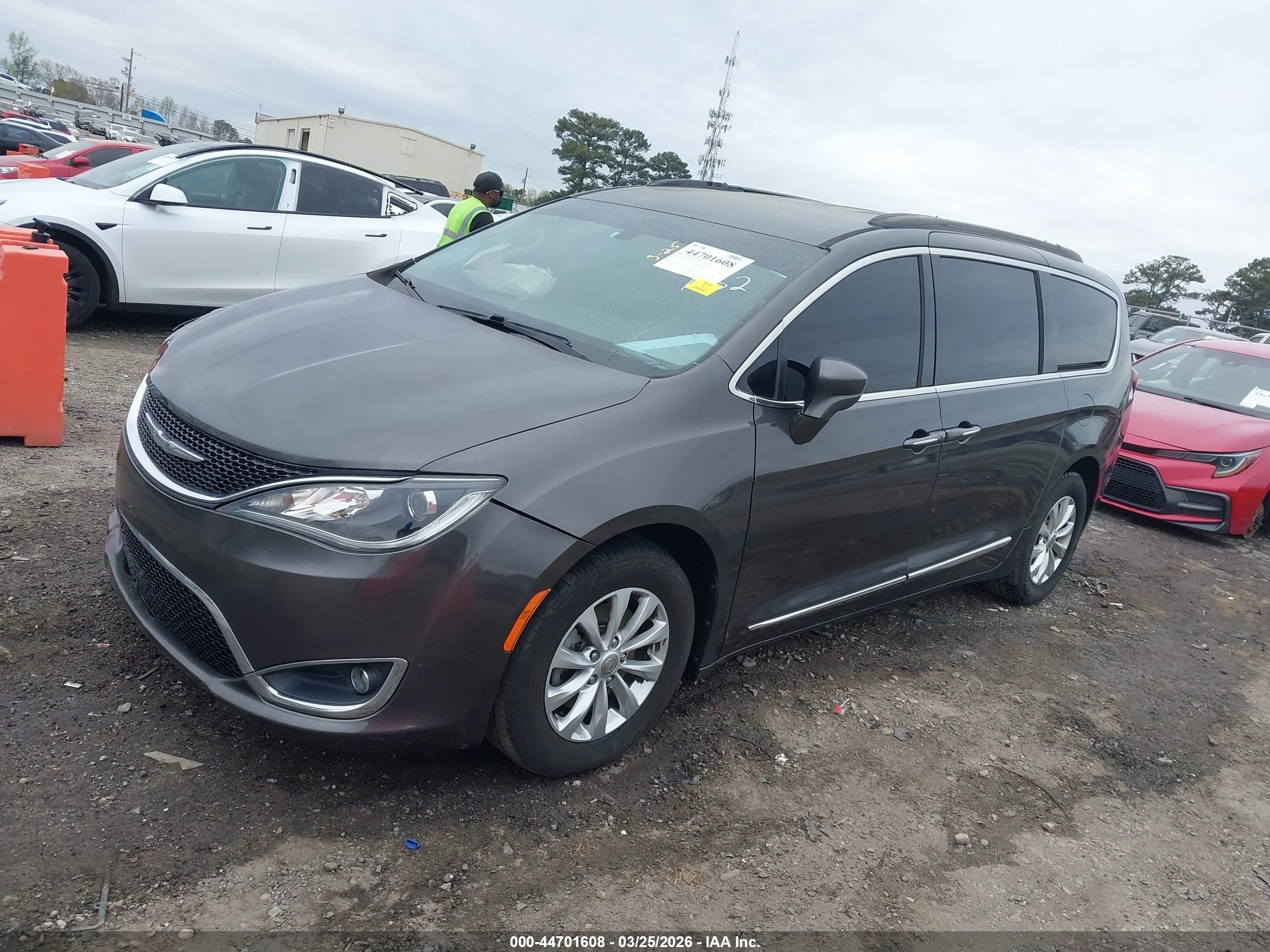 CHRYSLER PACIFICA image 2
