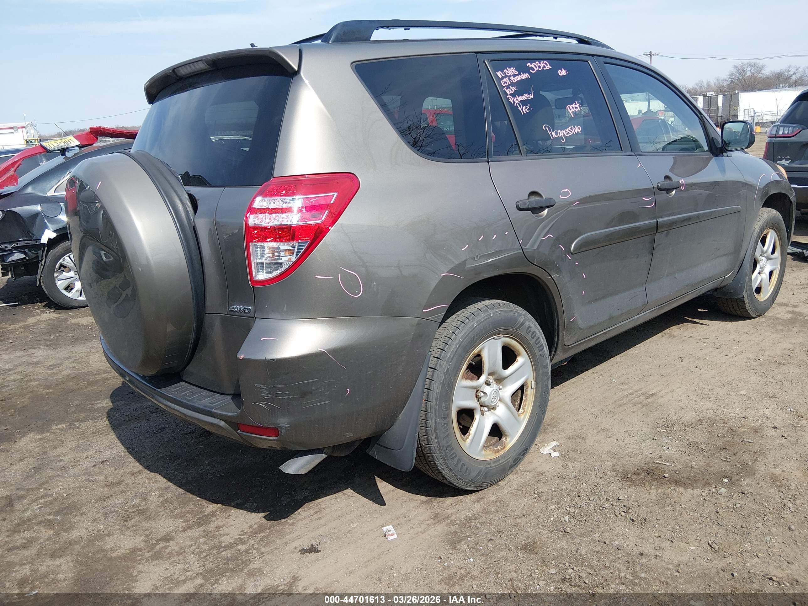 TOYOTA RAV4 image 4