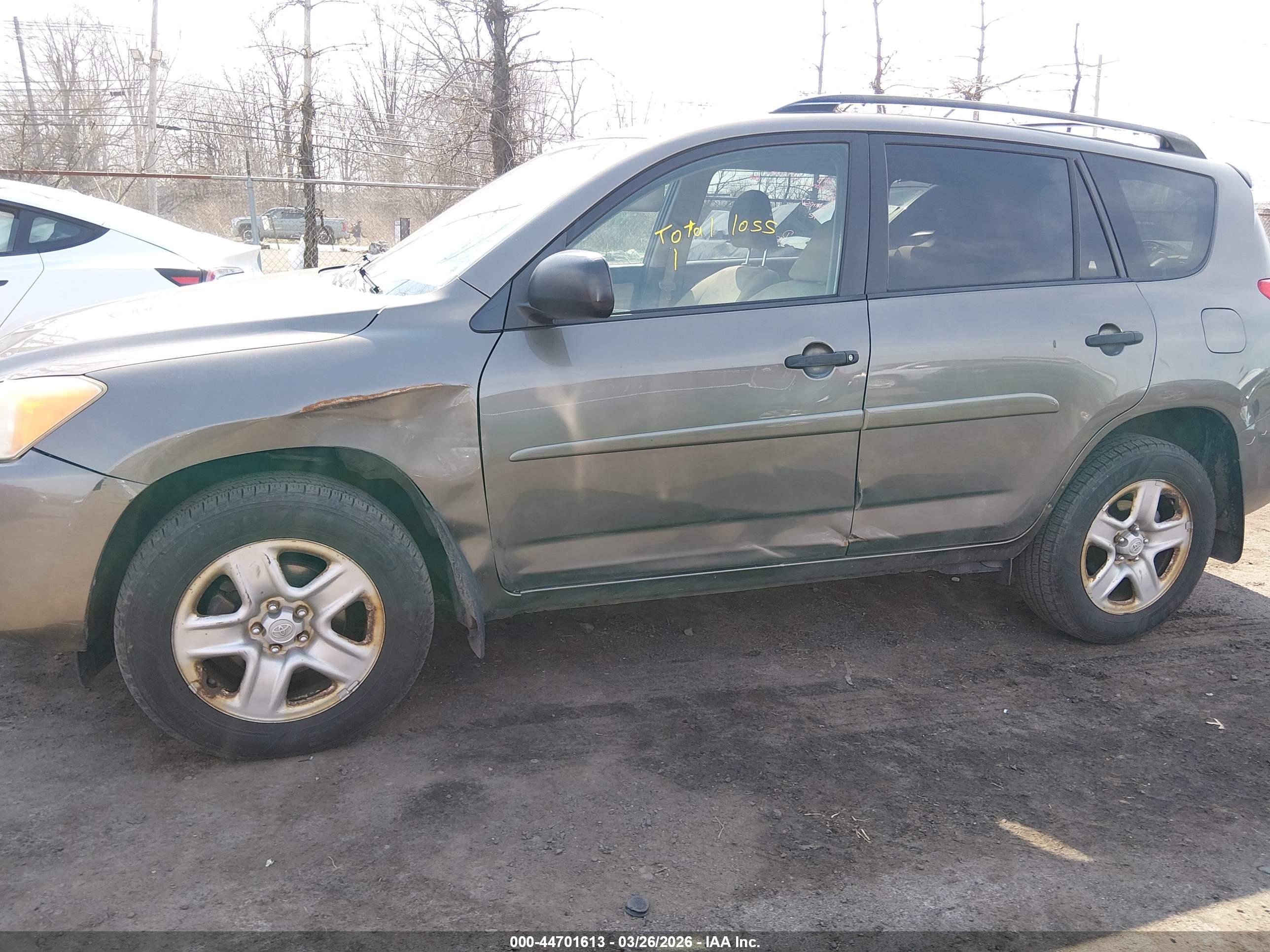 TOYOTA RAV4 image 6