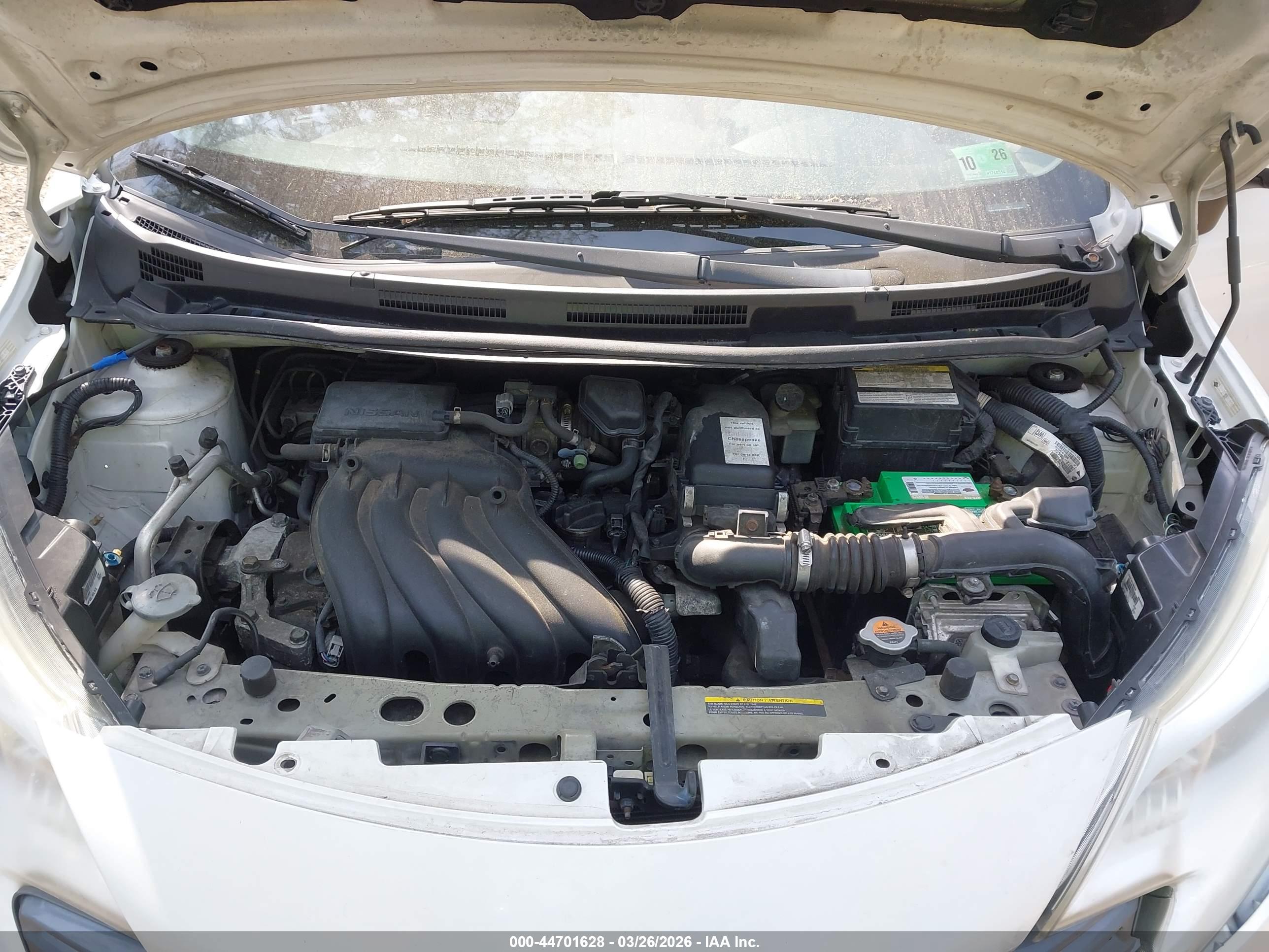 NISSAN VERSA image 10