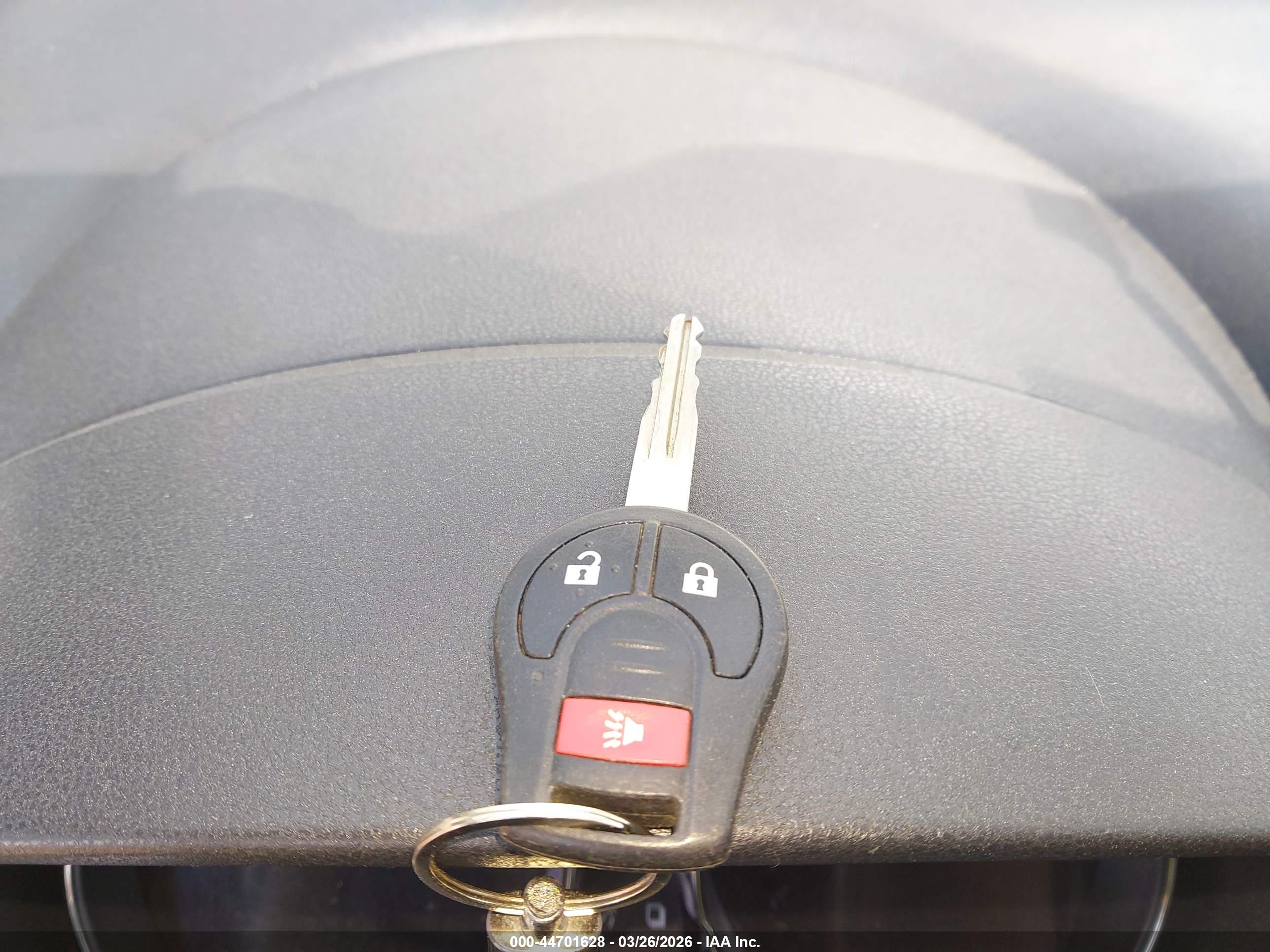 NISSAN VERSA image 11