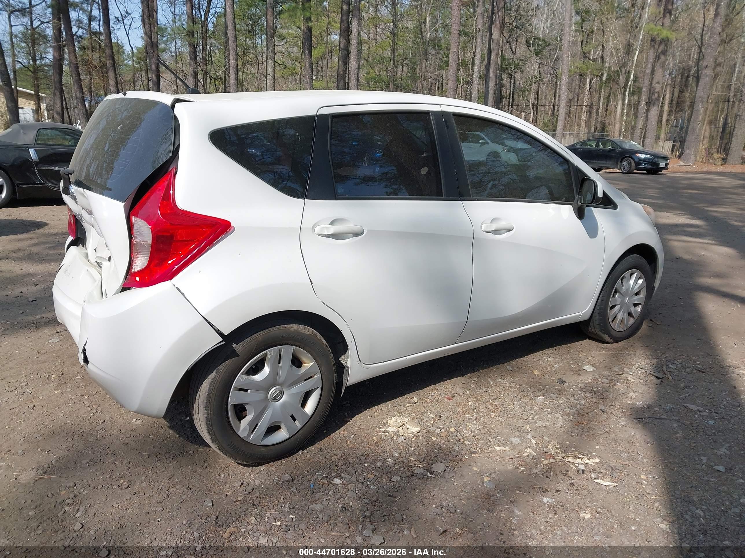 NISSAN VERSA image 4