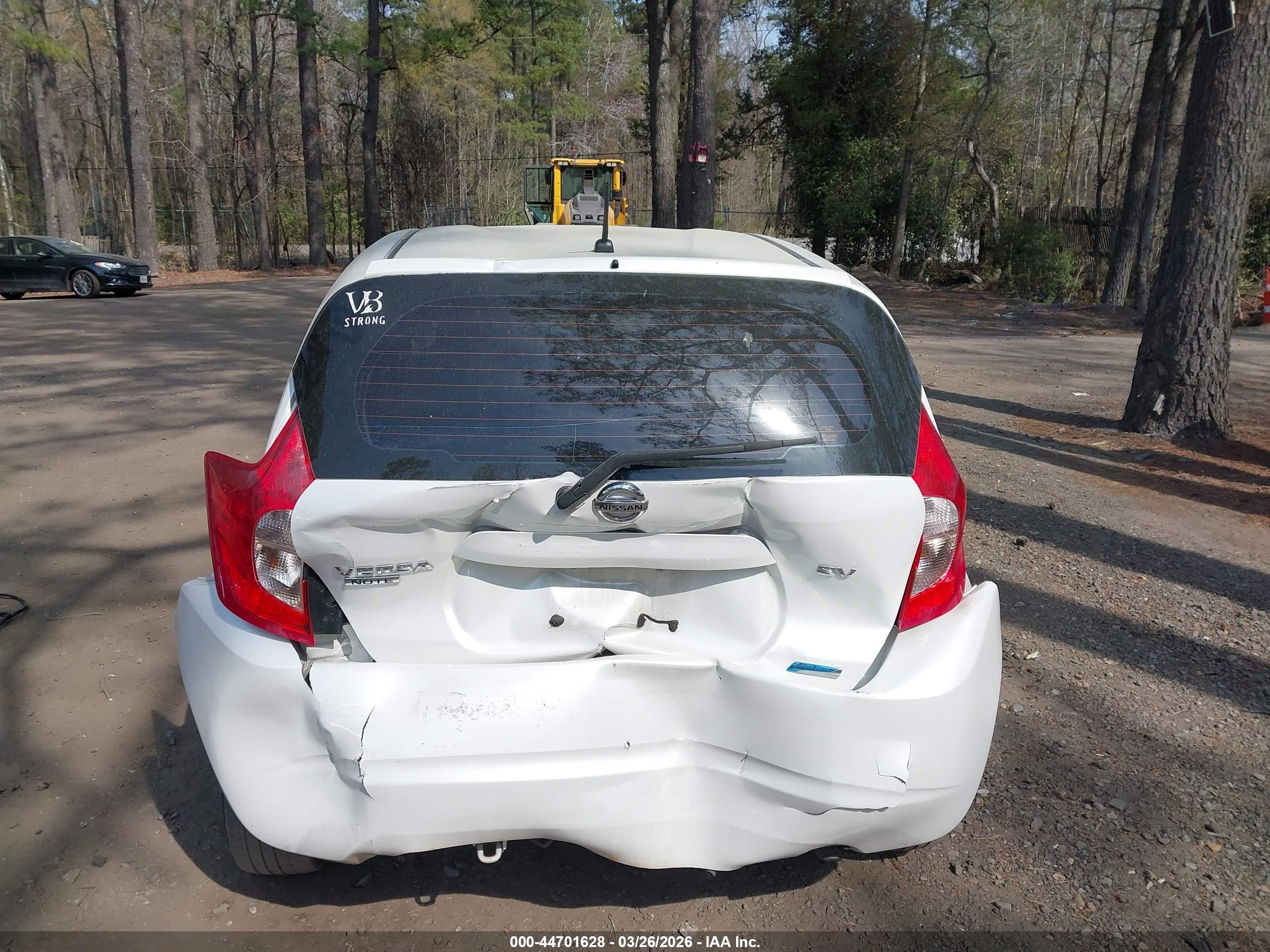 NISSAN VERSA image 6