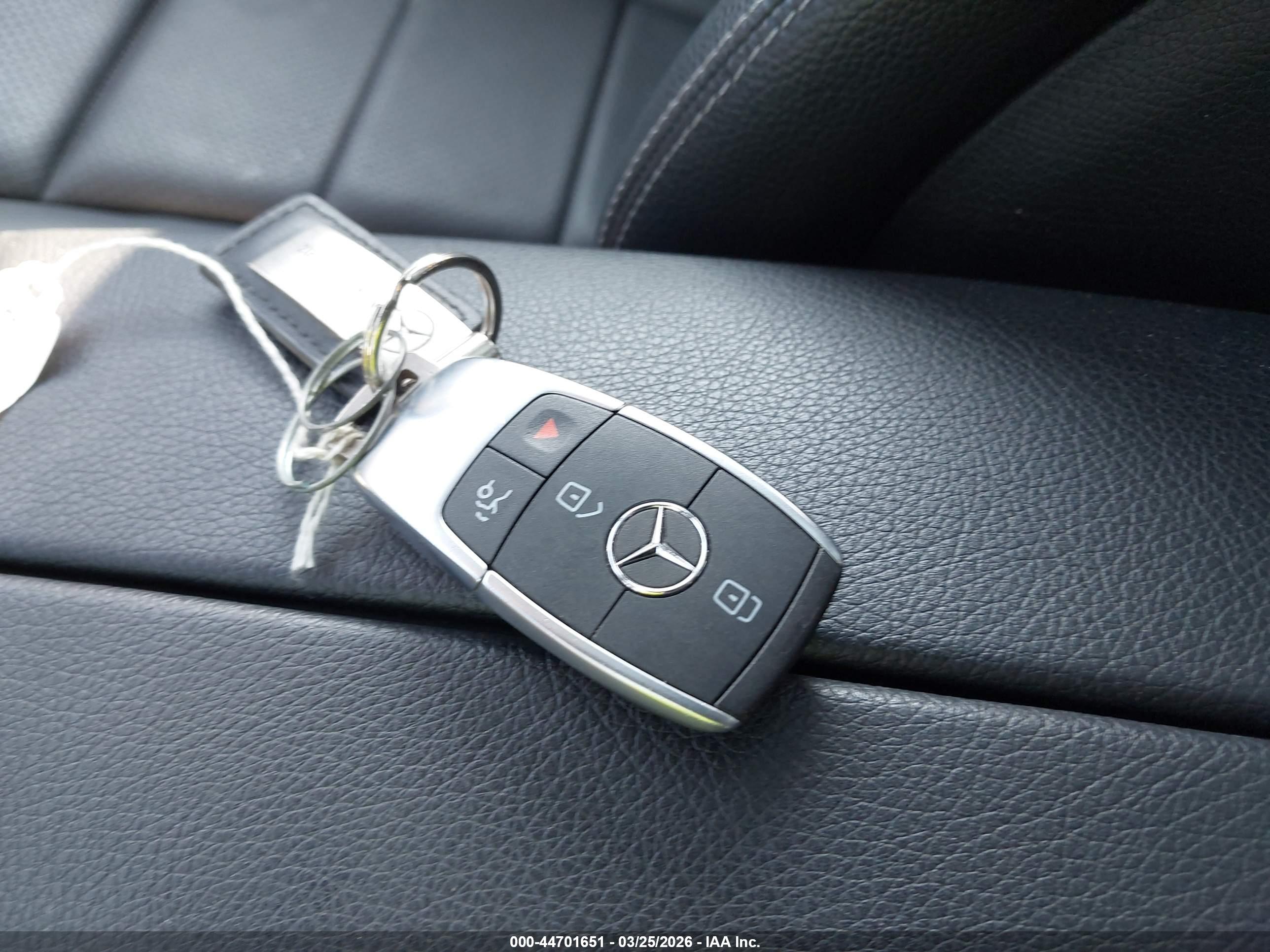 MERCEDES-BENZ GLC image 11