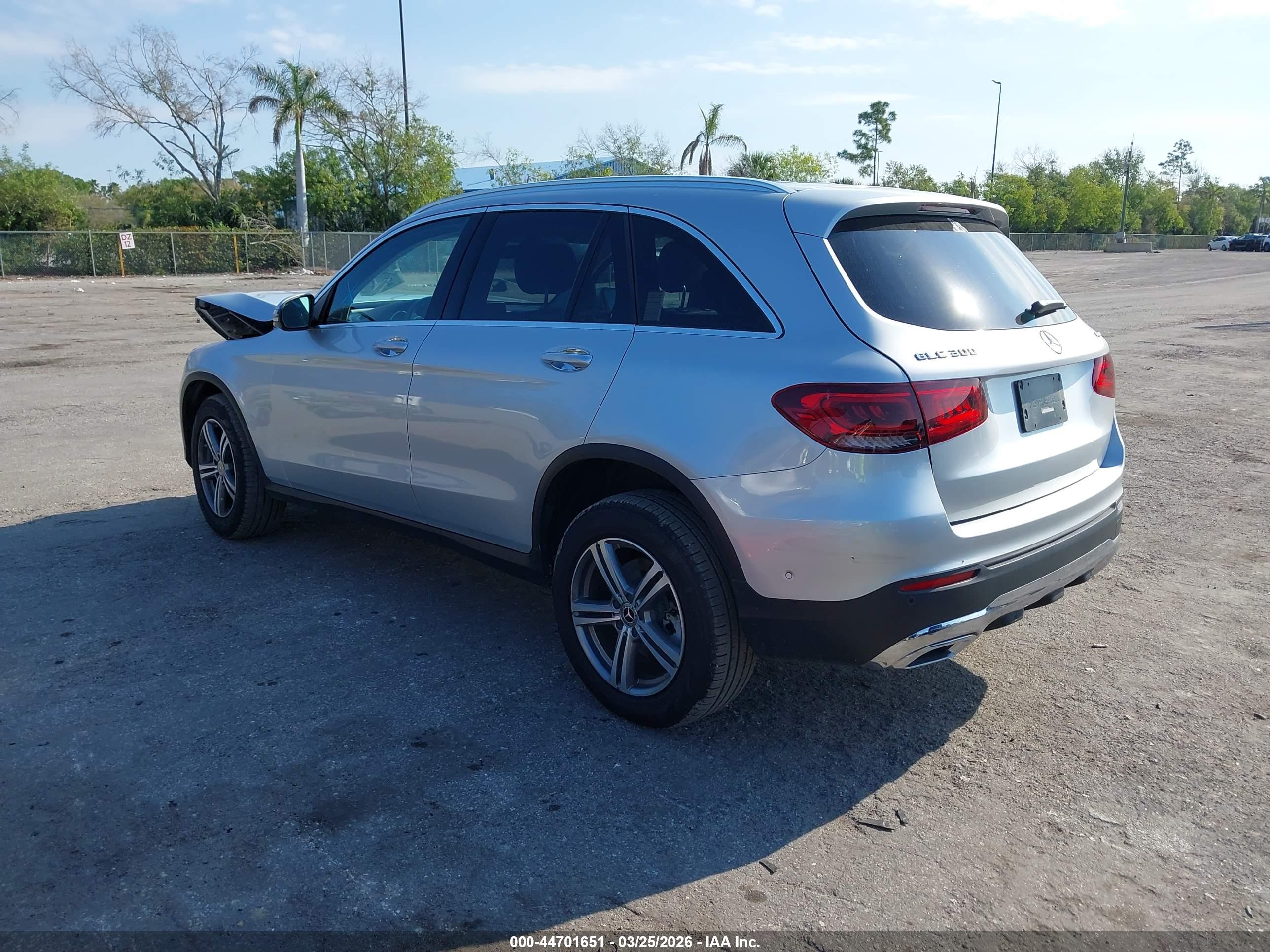 MERCEDES-BENZ GLC image 3