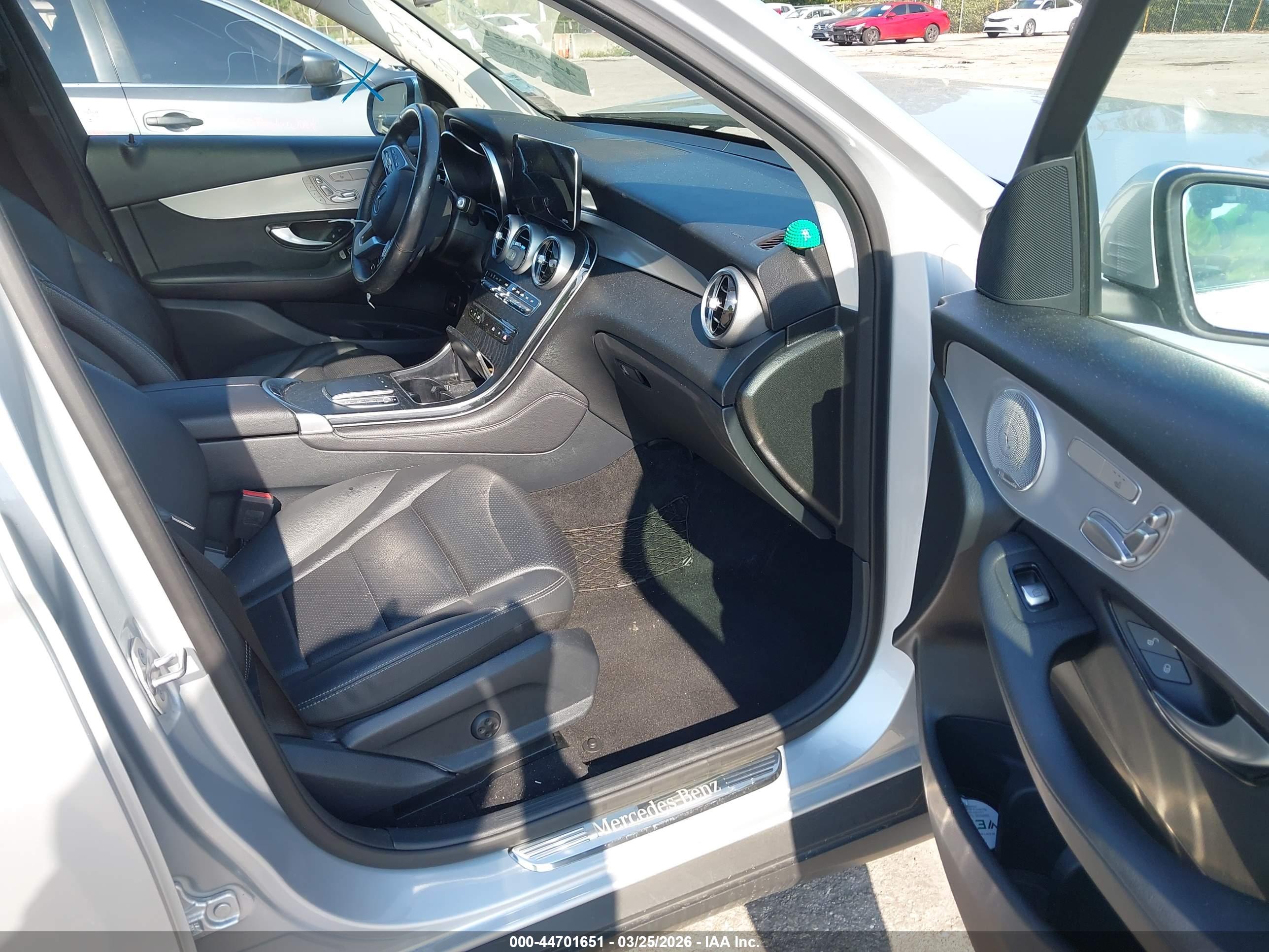 MERCEDES-BENZ GLC image 5