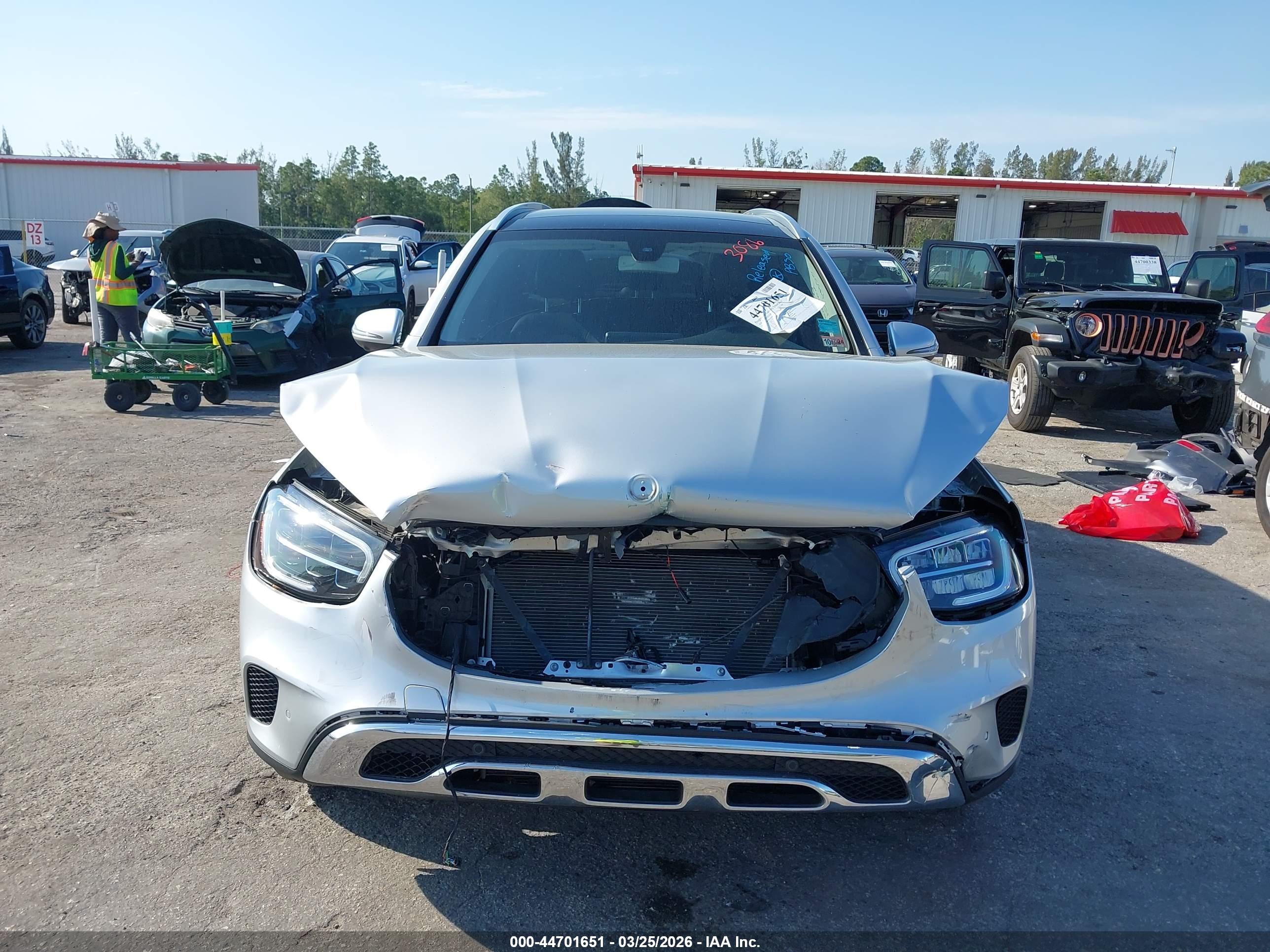 MERCEDES-BENZ GLC image 6