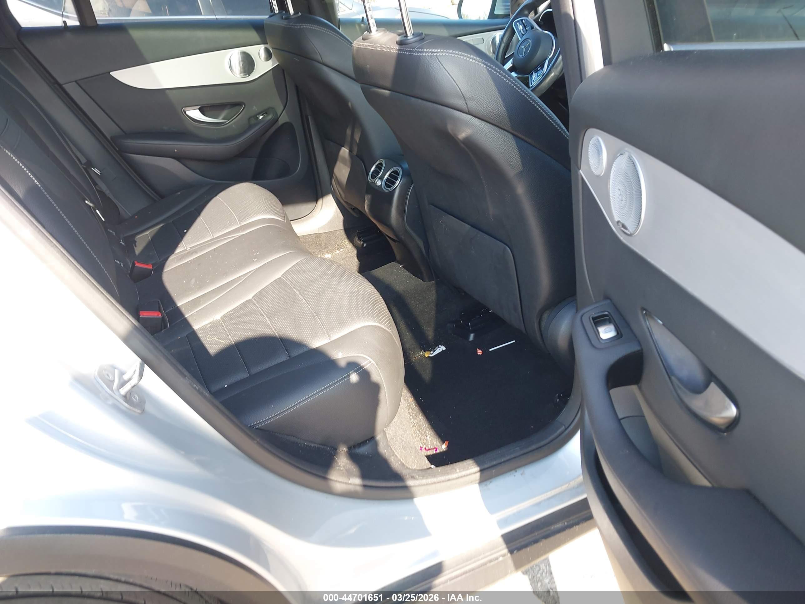 MERCEDES-BENZ GLC image 8