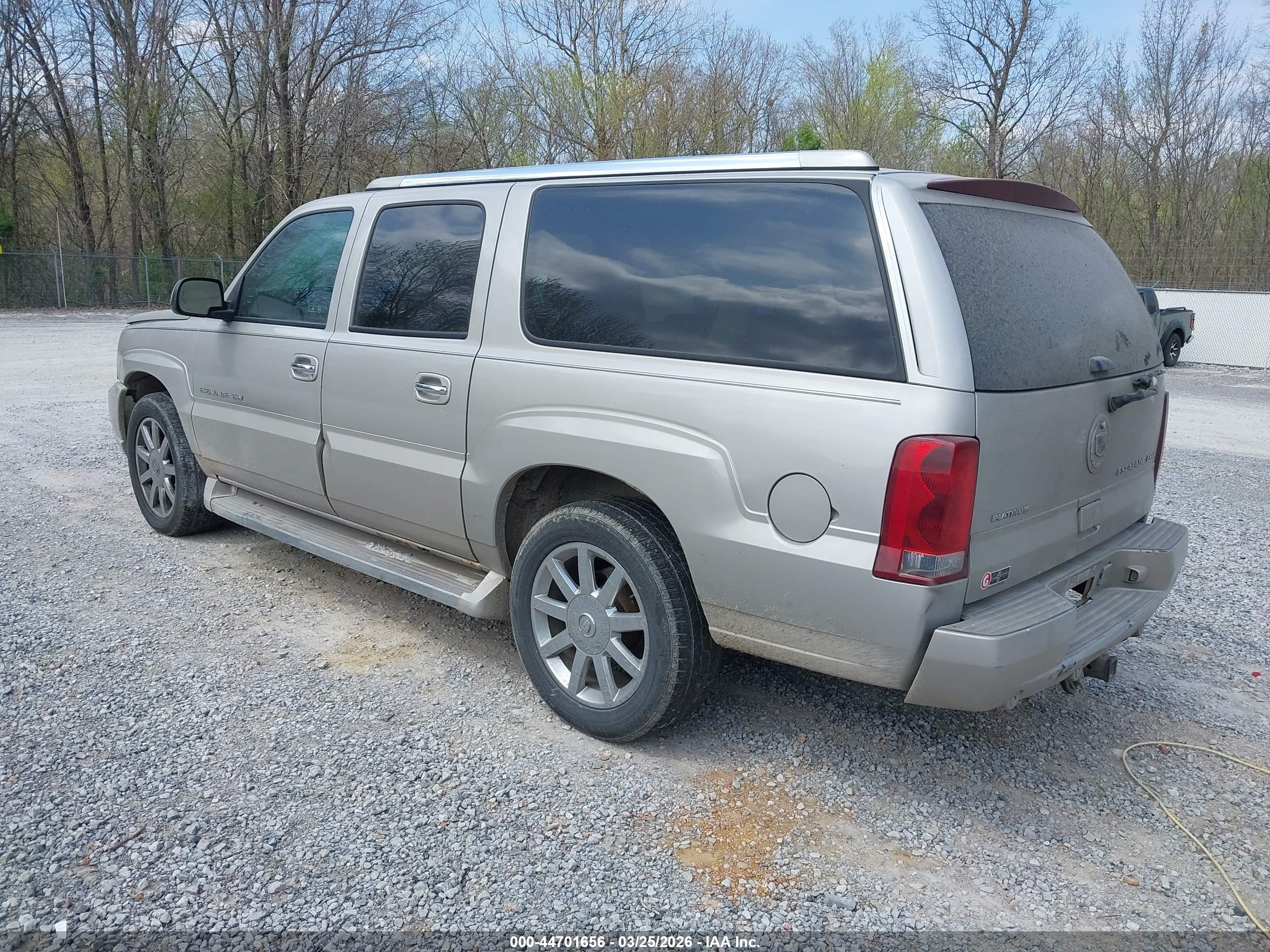 CADILLAC ESCALADE image 3