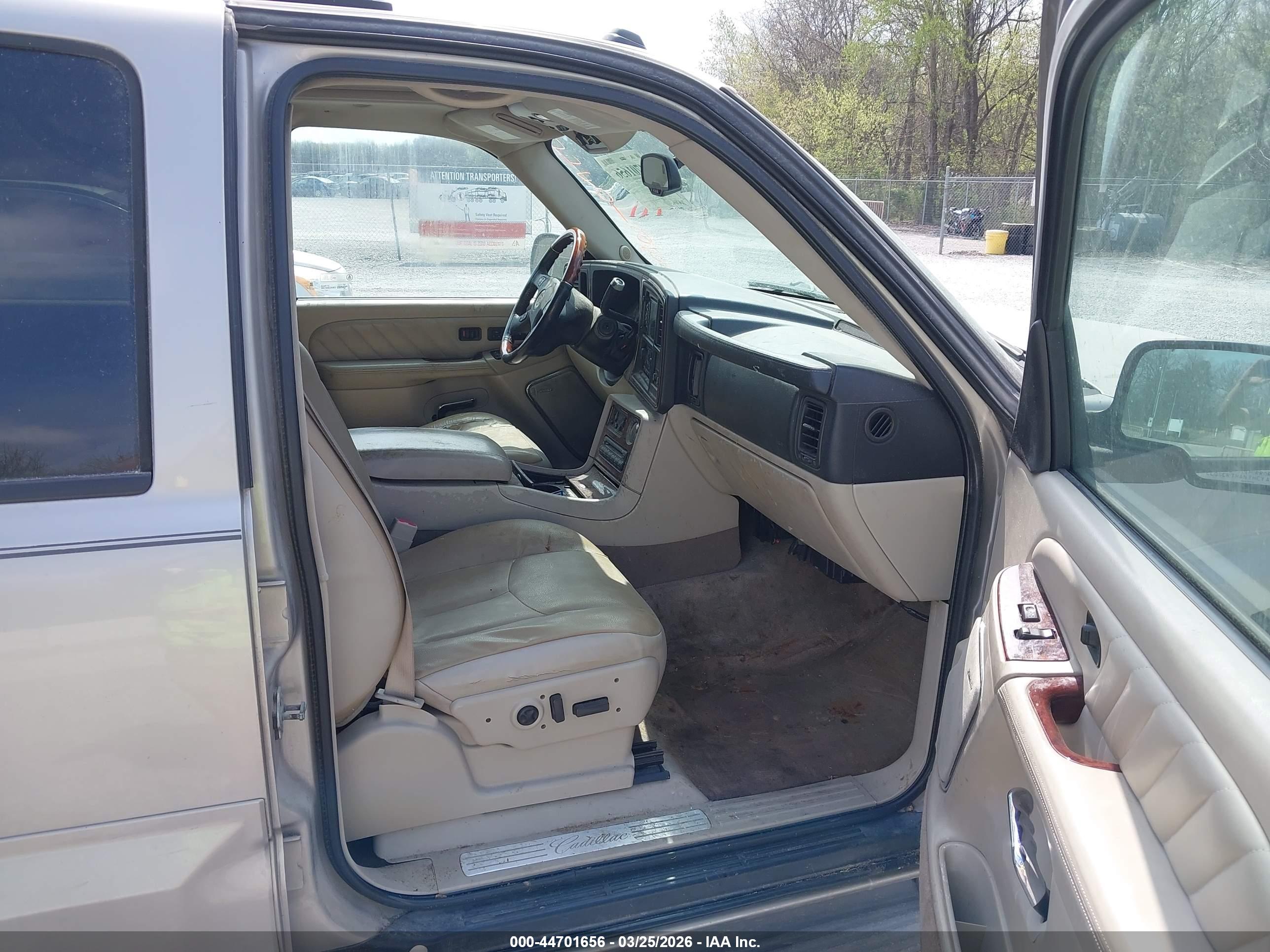 CADILLAC ESCALADE image 5