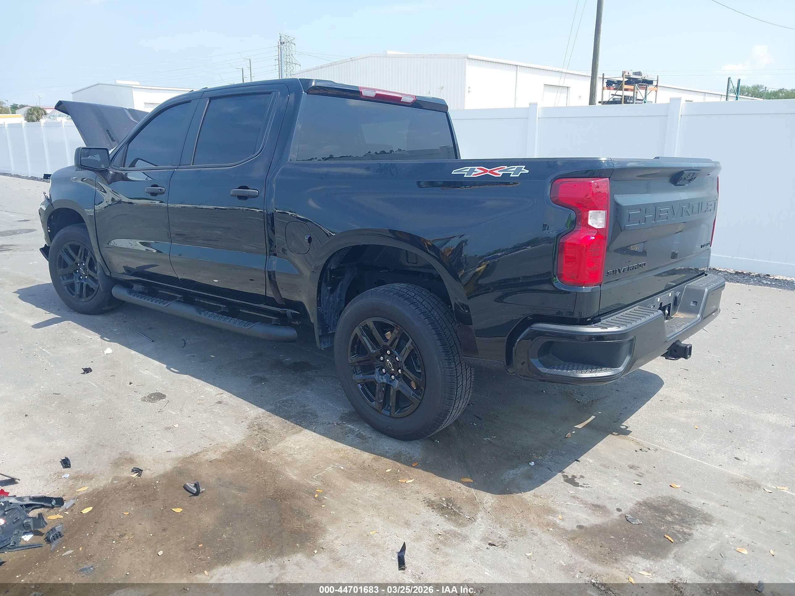 CHEVROLET SILVERADO image 3