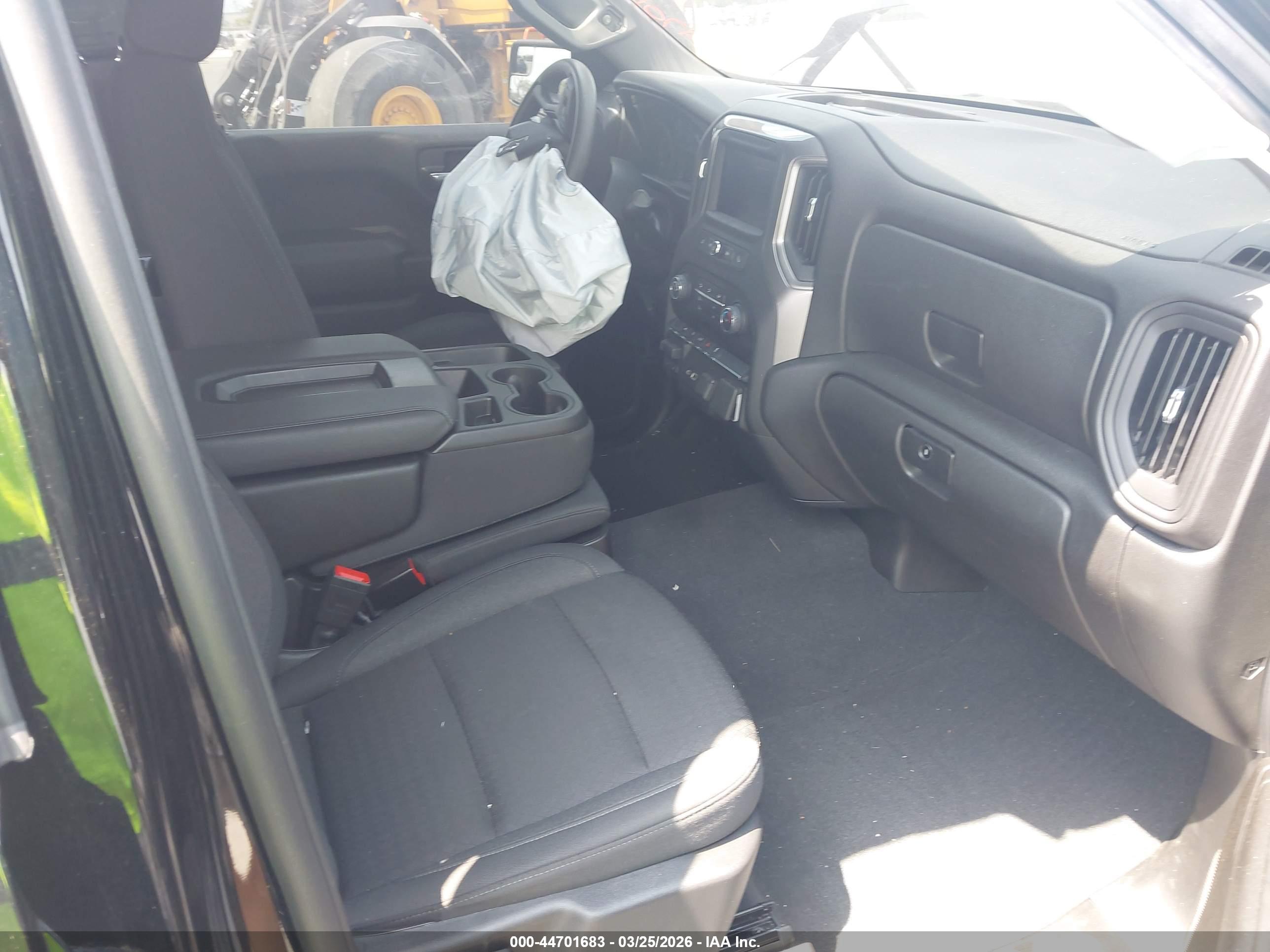 CHEVROLET SILVERADO image 5