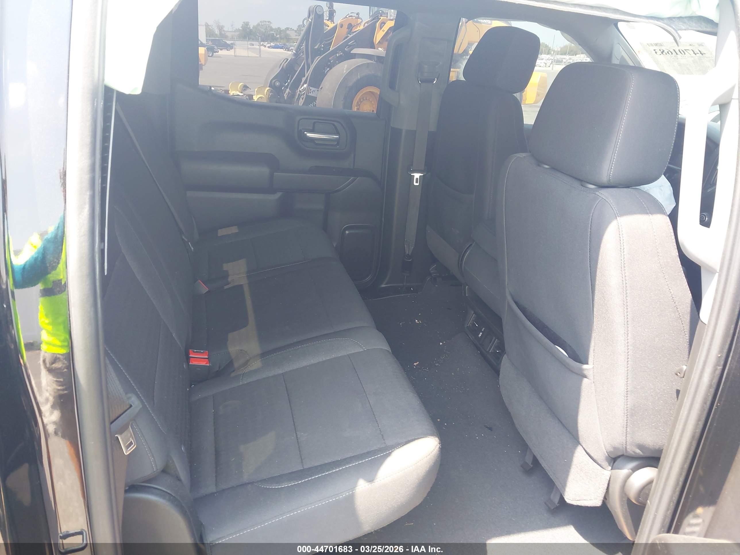CHEVROLET SILVERADO image 8