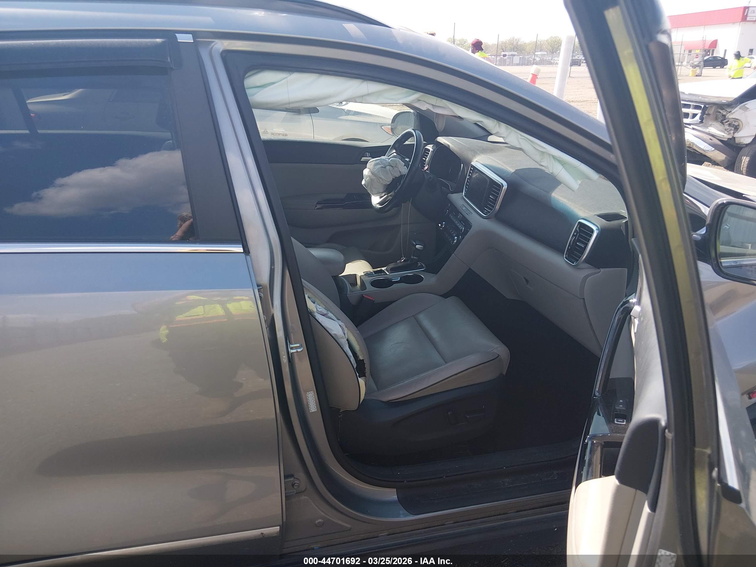 KIA SPORTAGE image 5