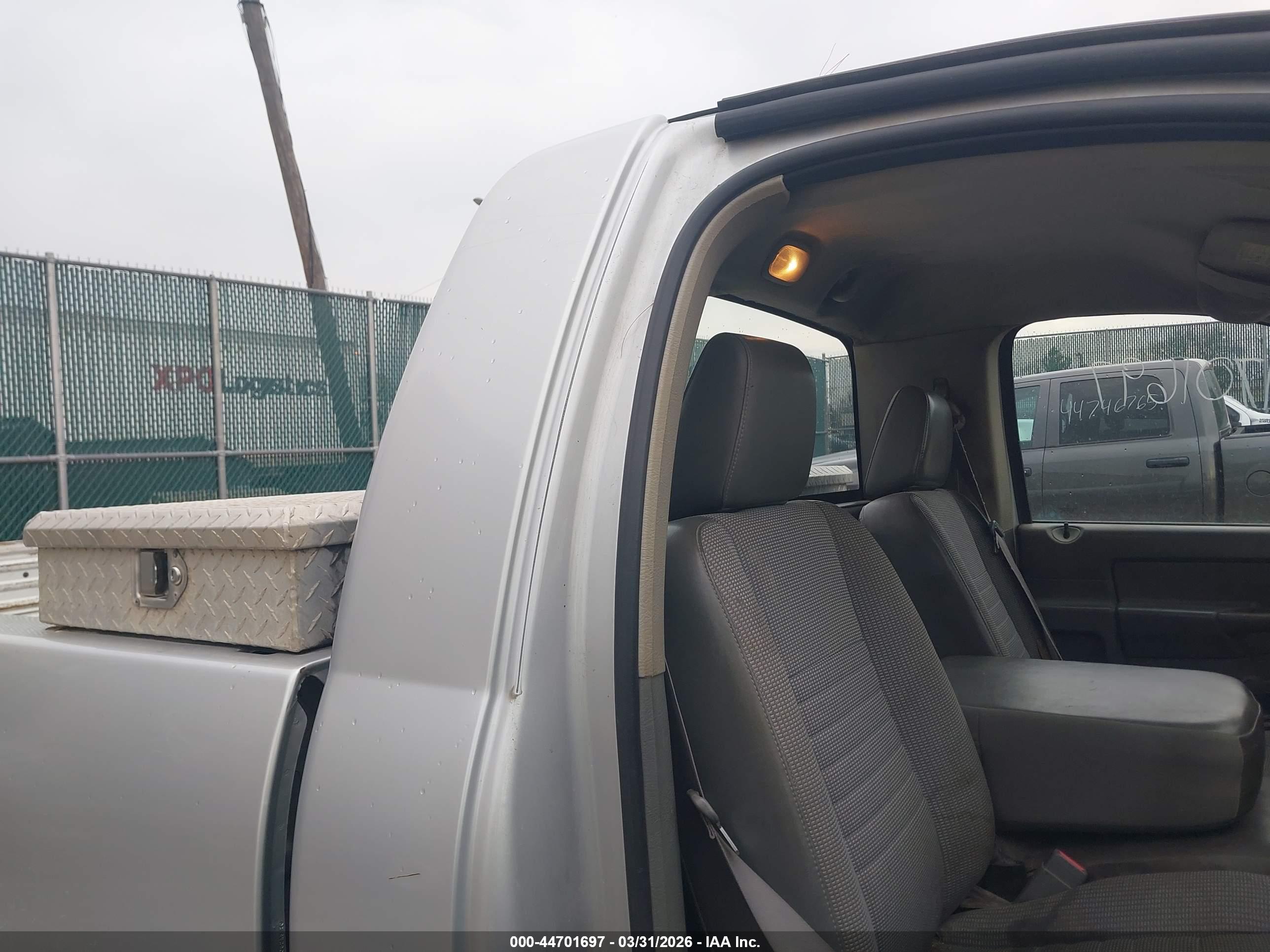 DODGE RAM image 8