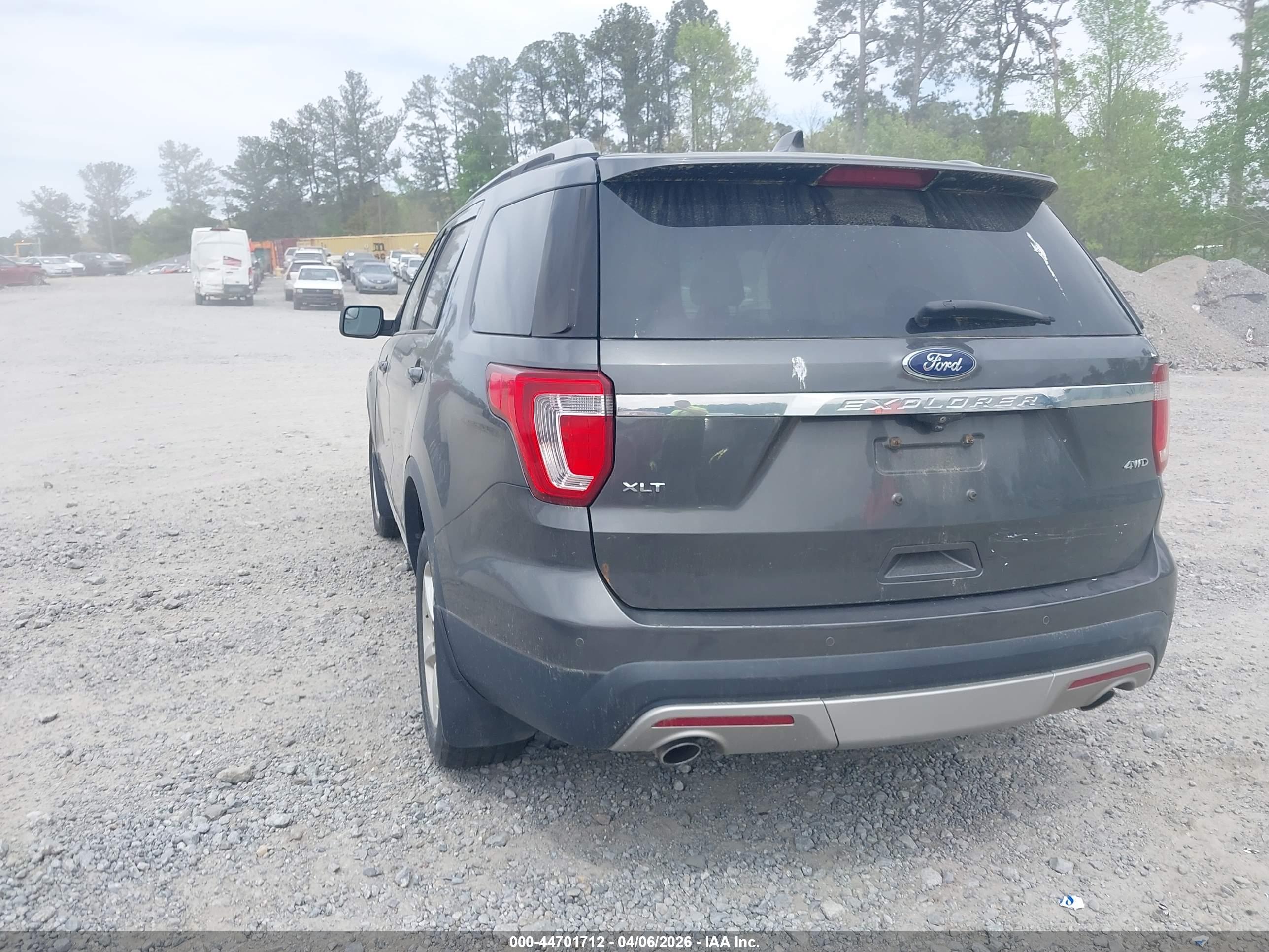 FORD EXPLORER image 3