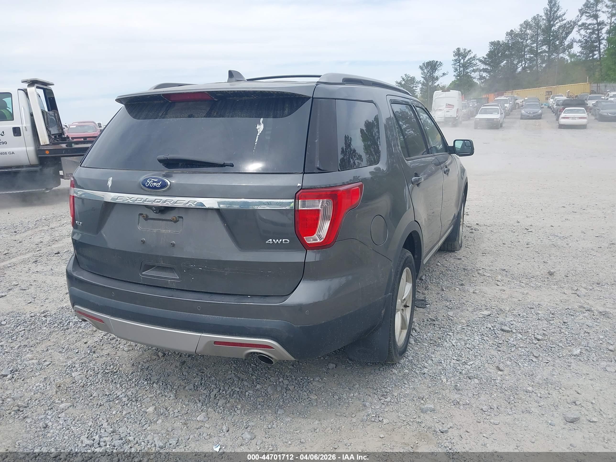 FORD EXPLORER image 4