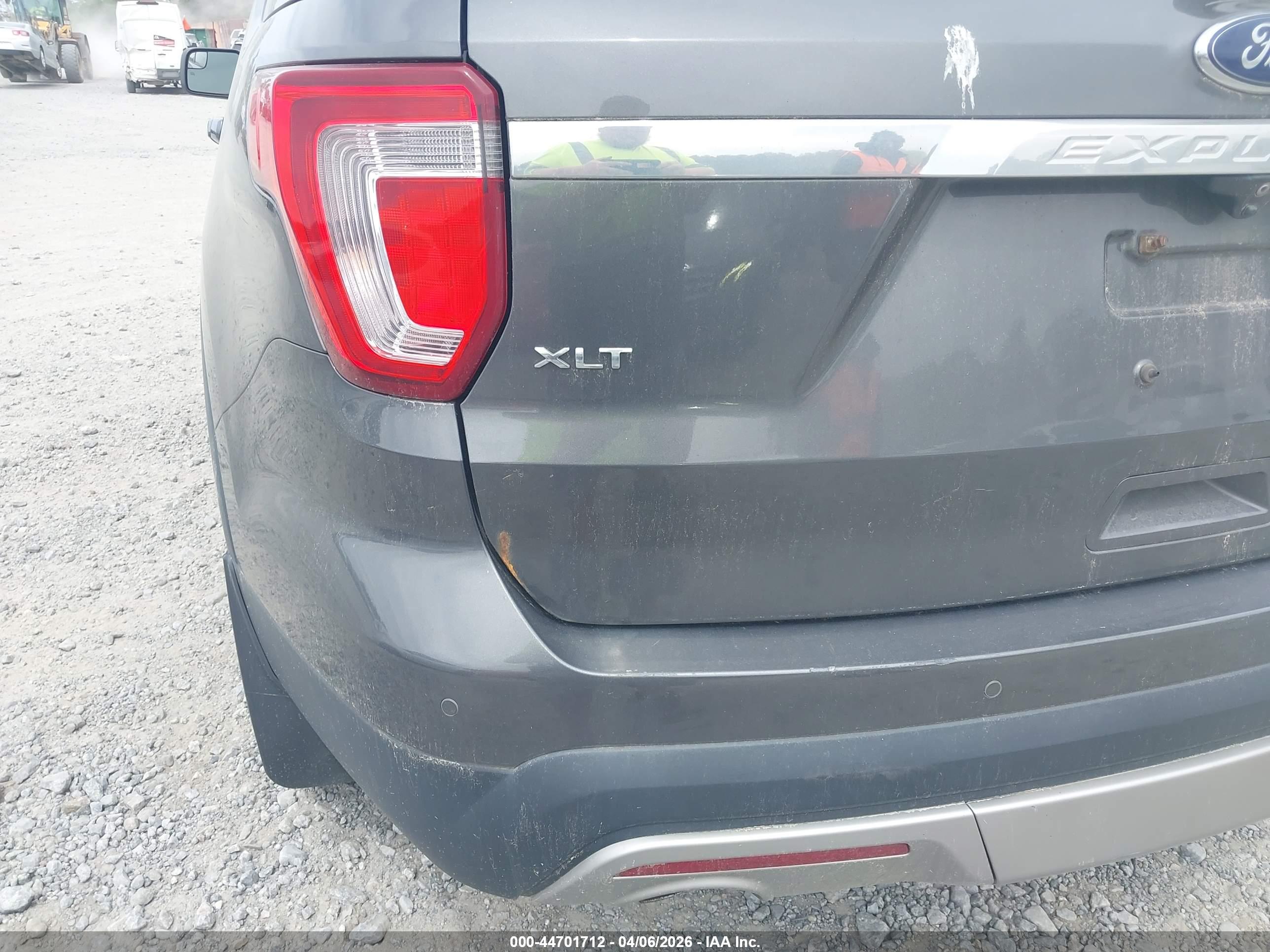FORD EXPLORER image 6