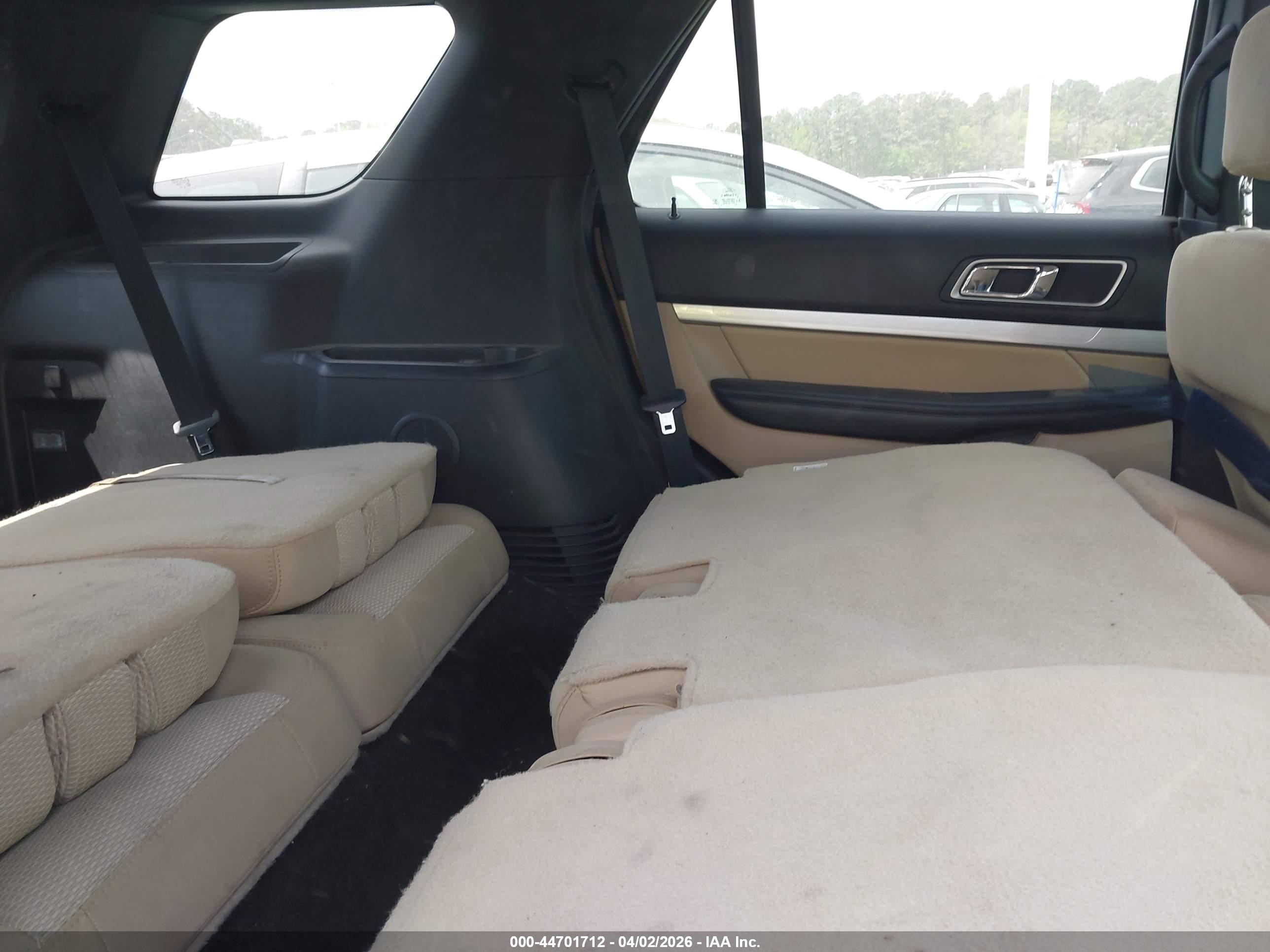 FORD EXPLORER image 8