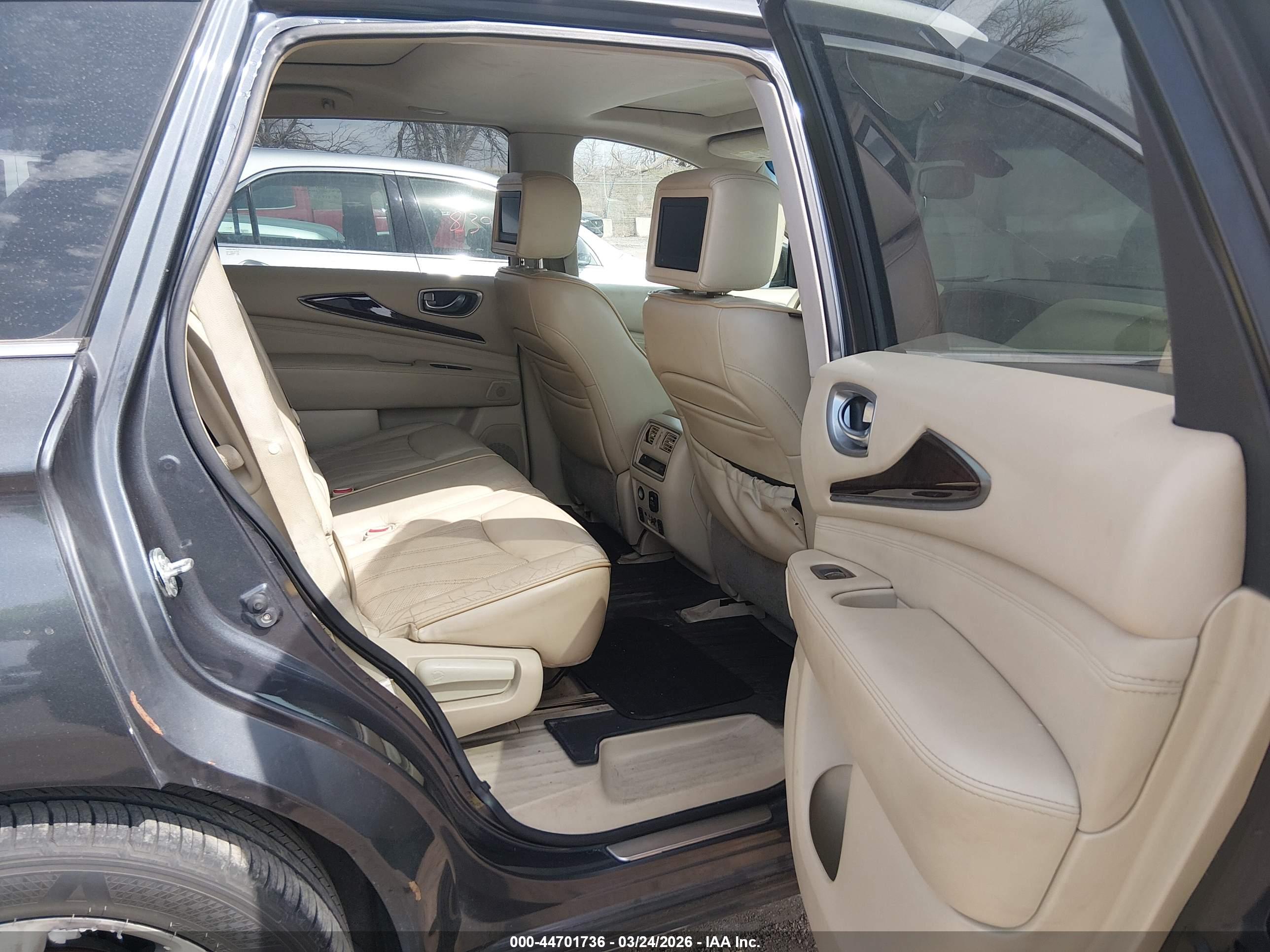 INFINITI JX35 image 8