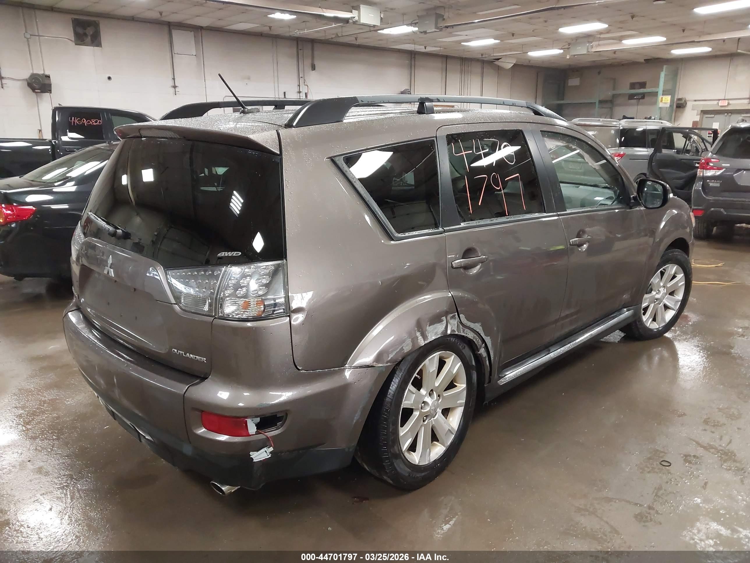 MITSUBISHI OUTLANDER image 4