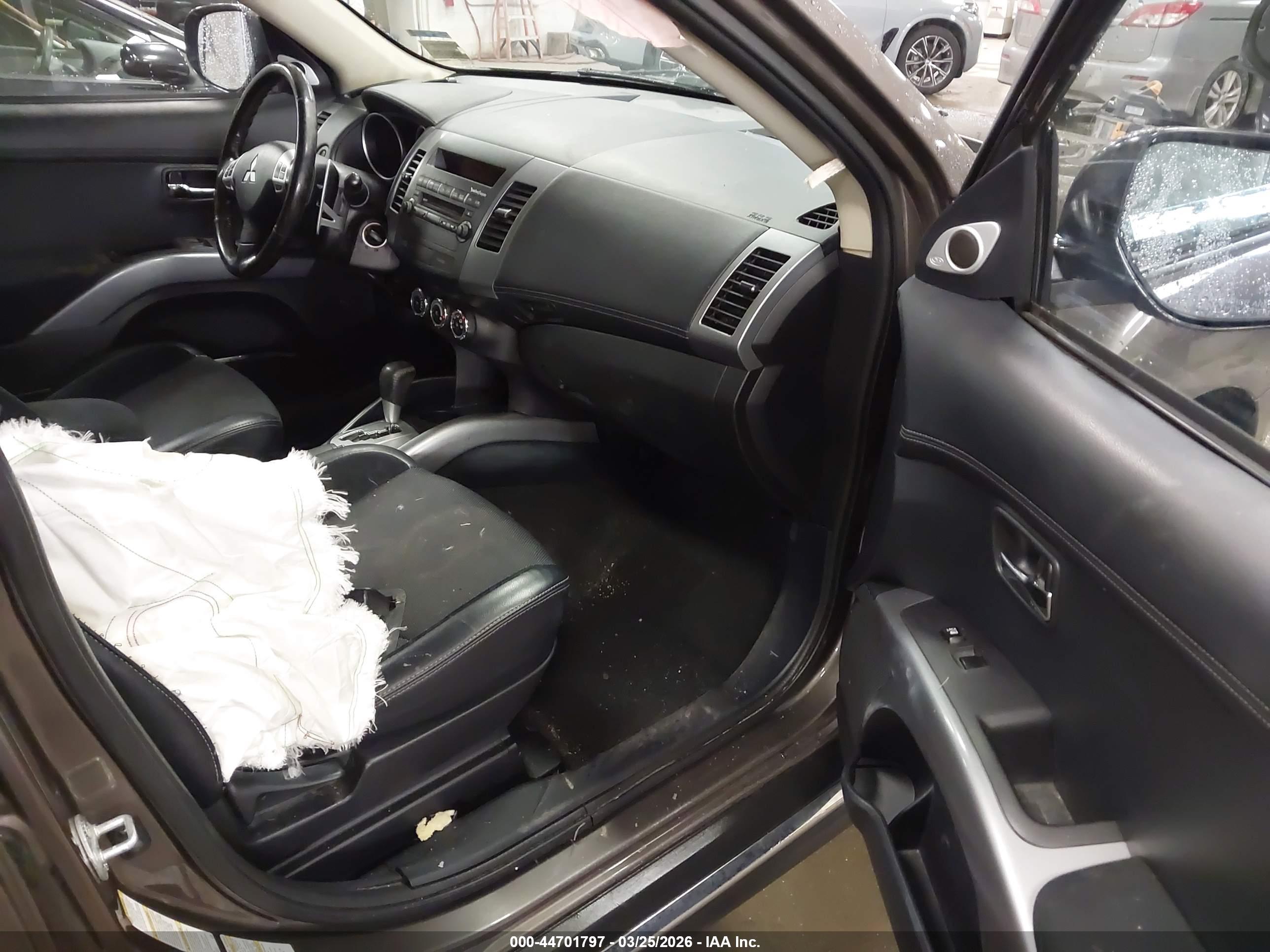 MITSUBISHI OUTLANDER image 5