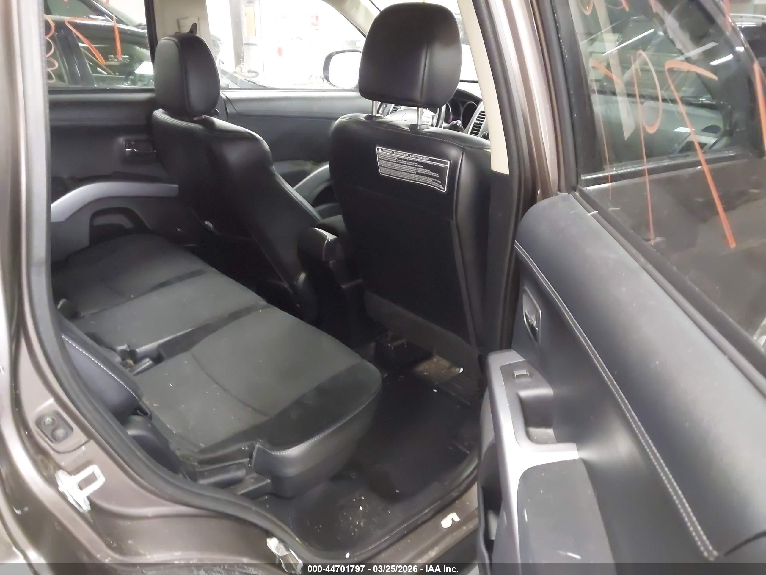 MITSUBISHI OUTLANDER image 8
