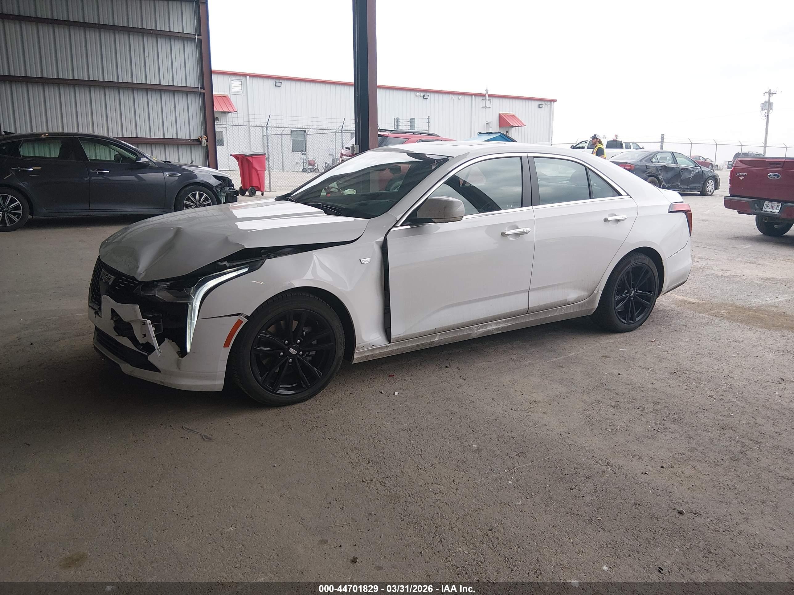 CADILLAC CT4 image 2