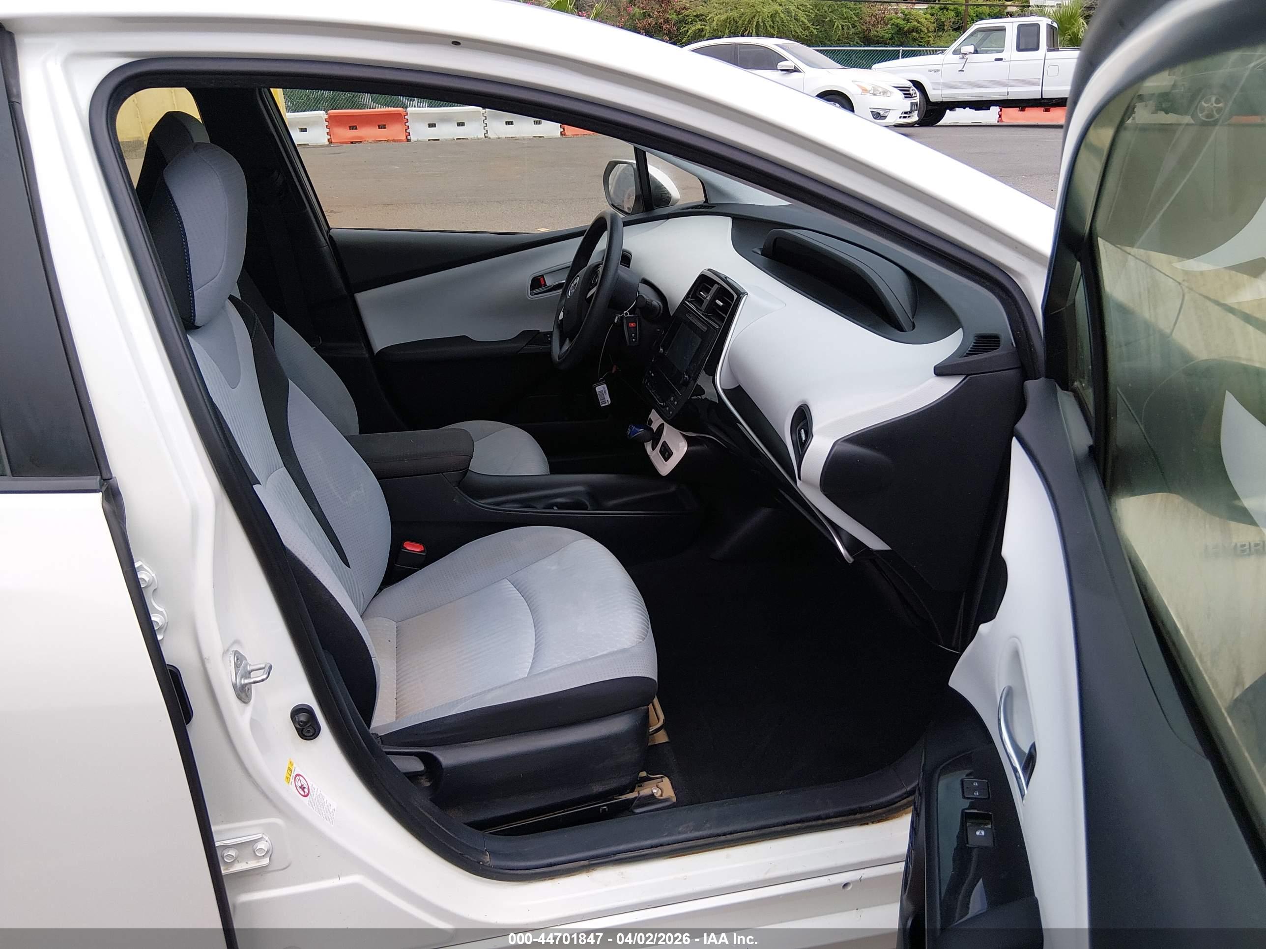TOYOTA PRIUS image 5