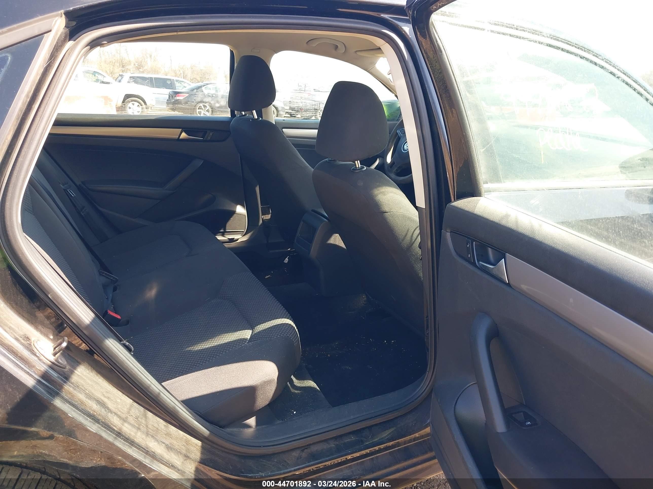 VOLKSWAGEN PASSAT image 8