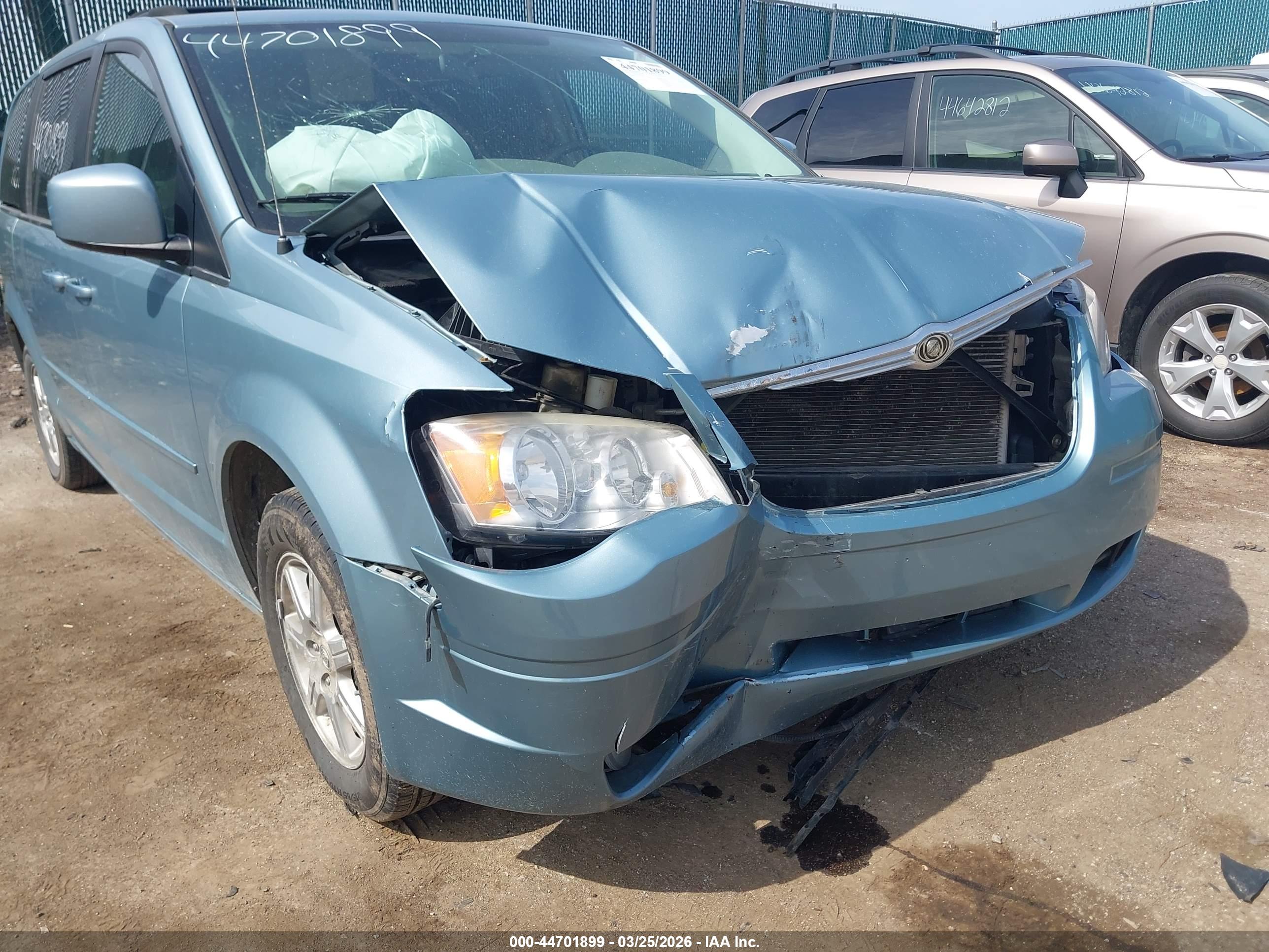 CHRYSLER TOWN image 6