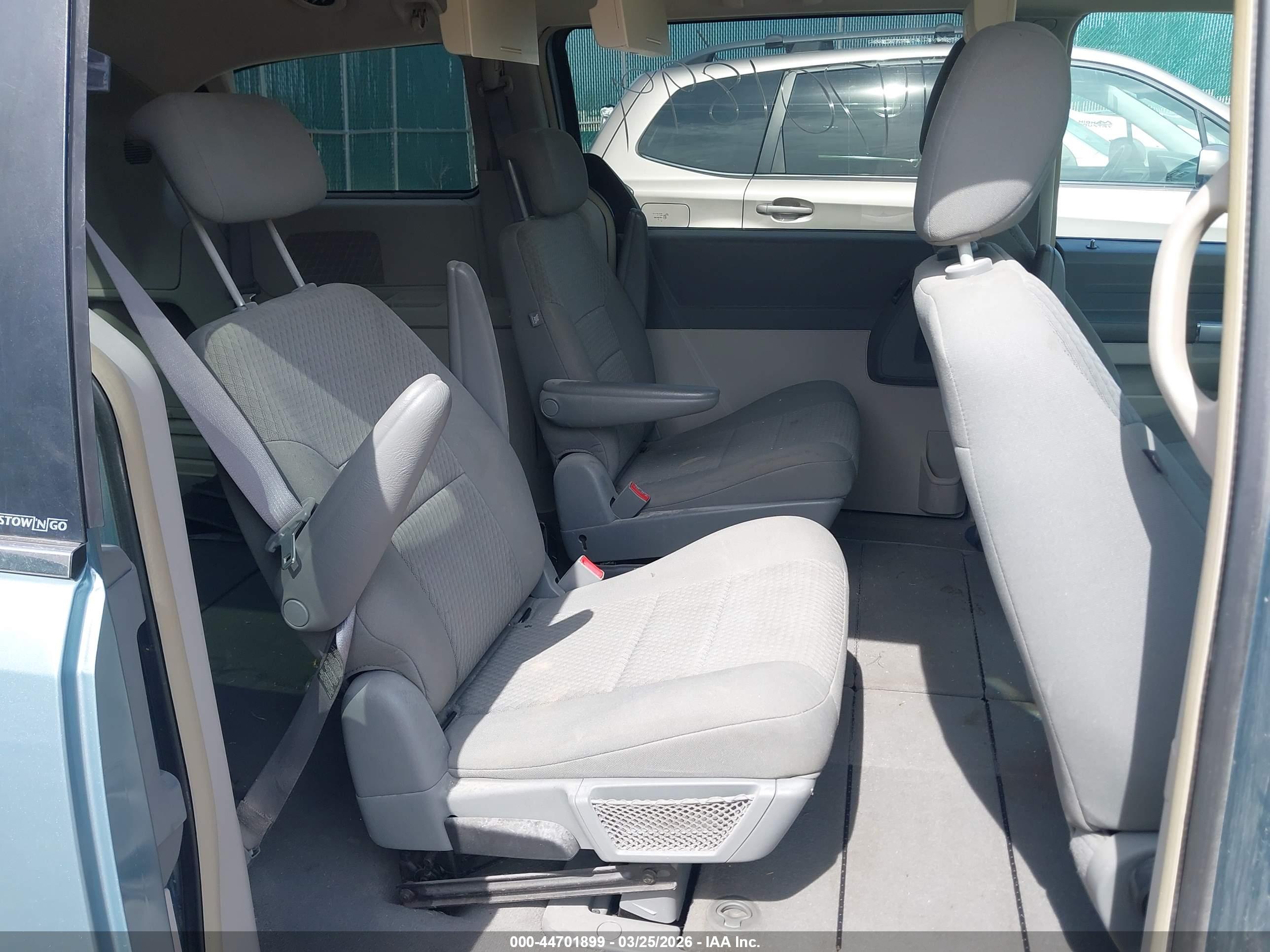 CHRYSLER TOWN image 8