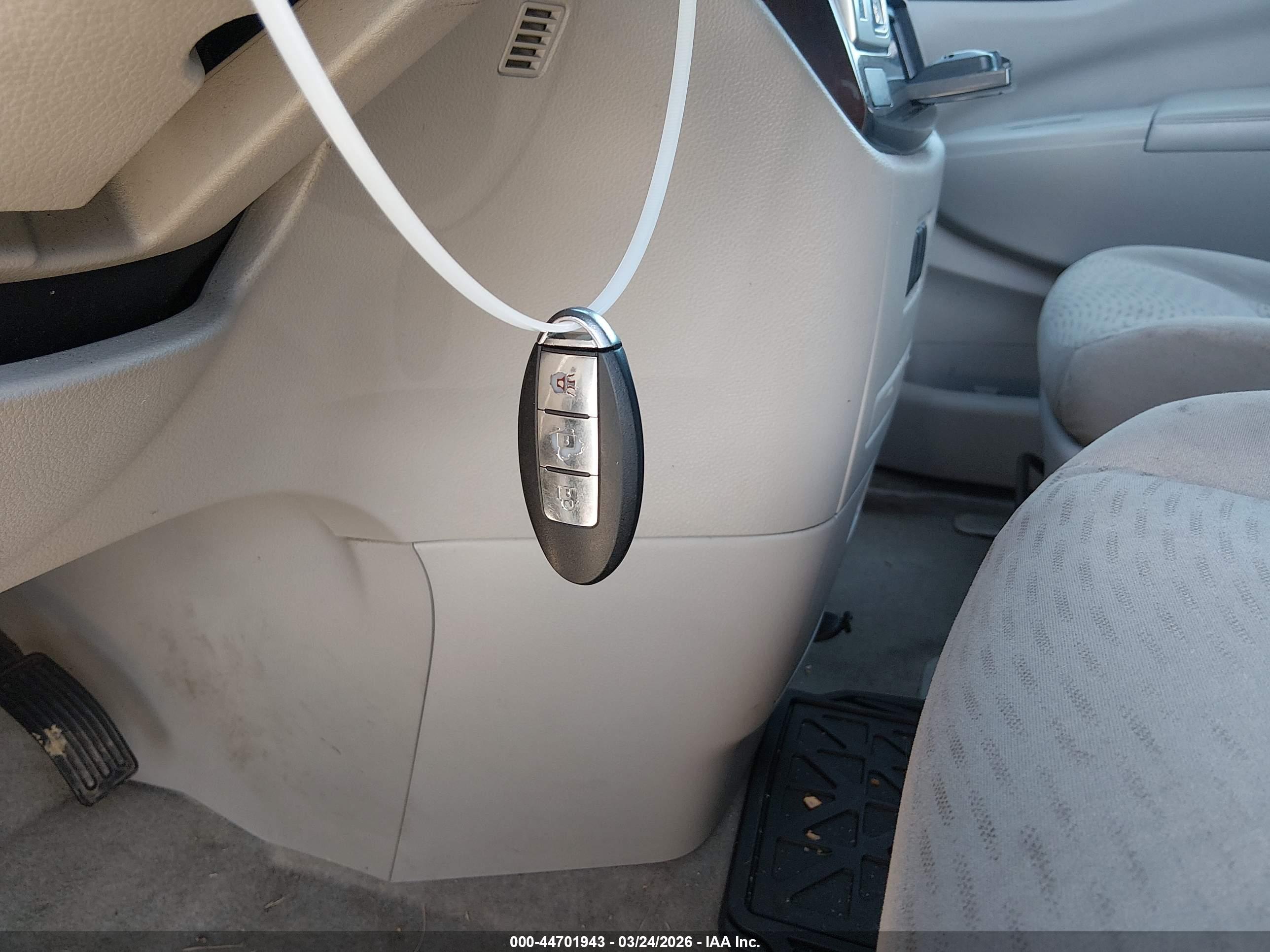 NISSAN QUEST image 11