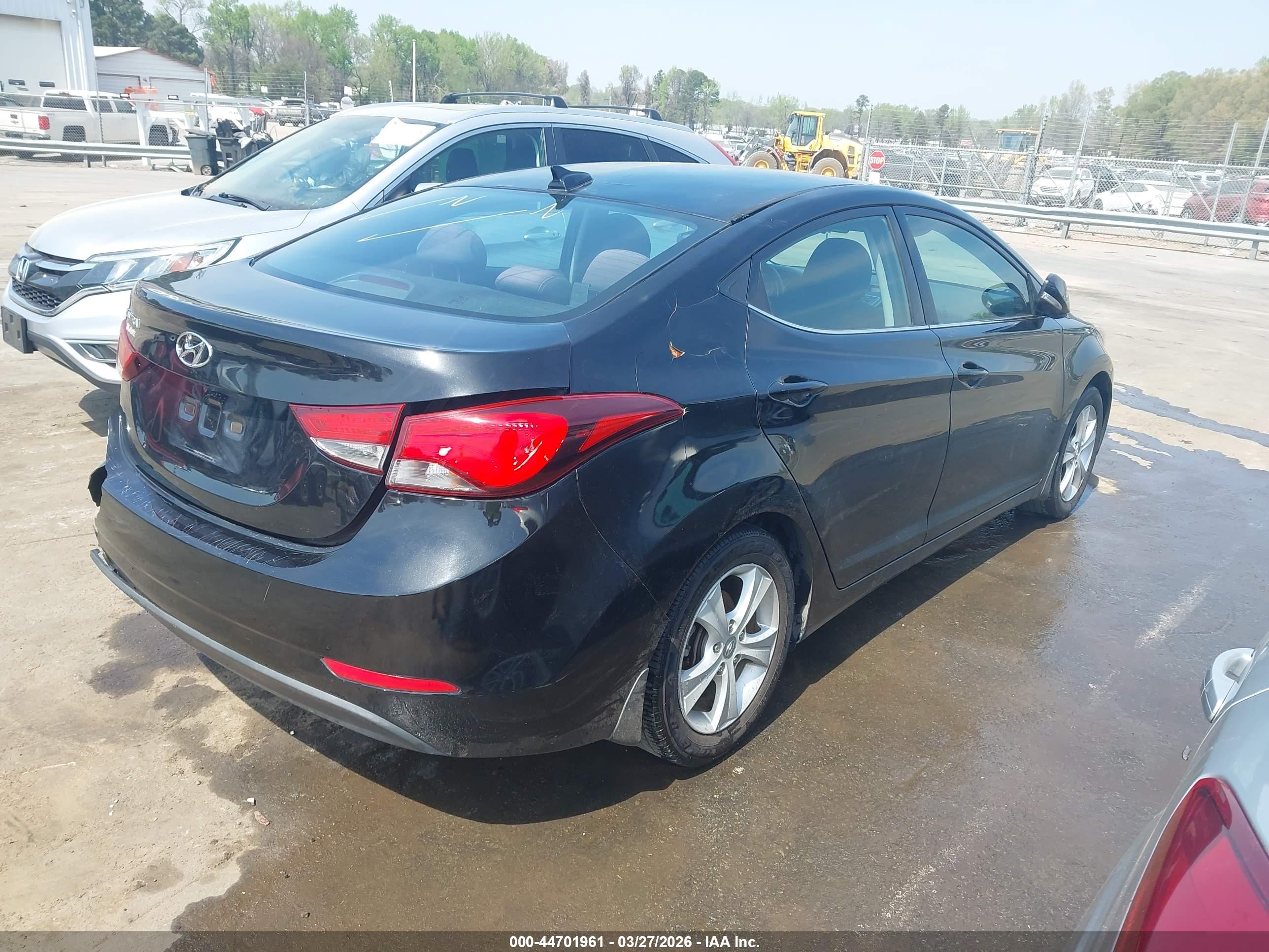 HYUNDAI ELANTRA image 4