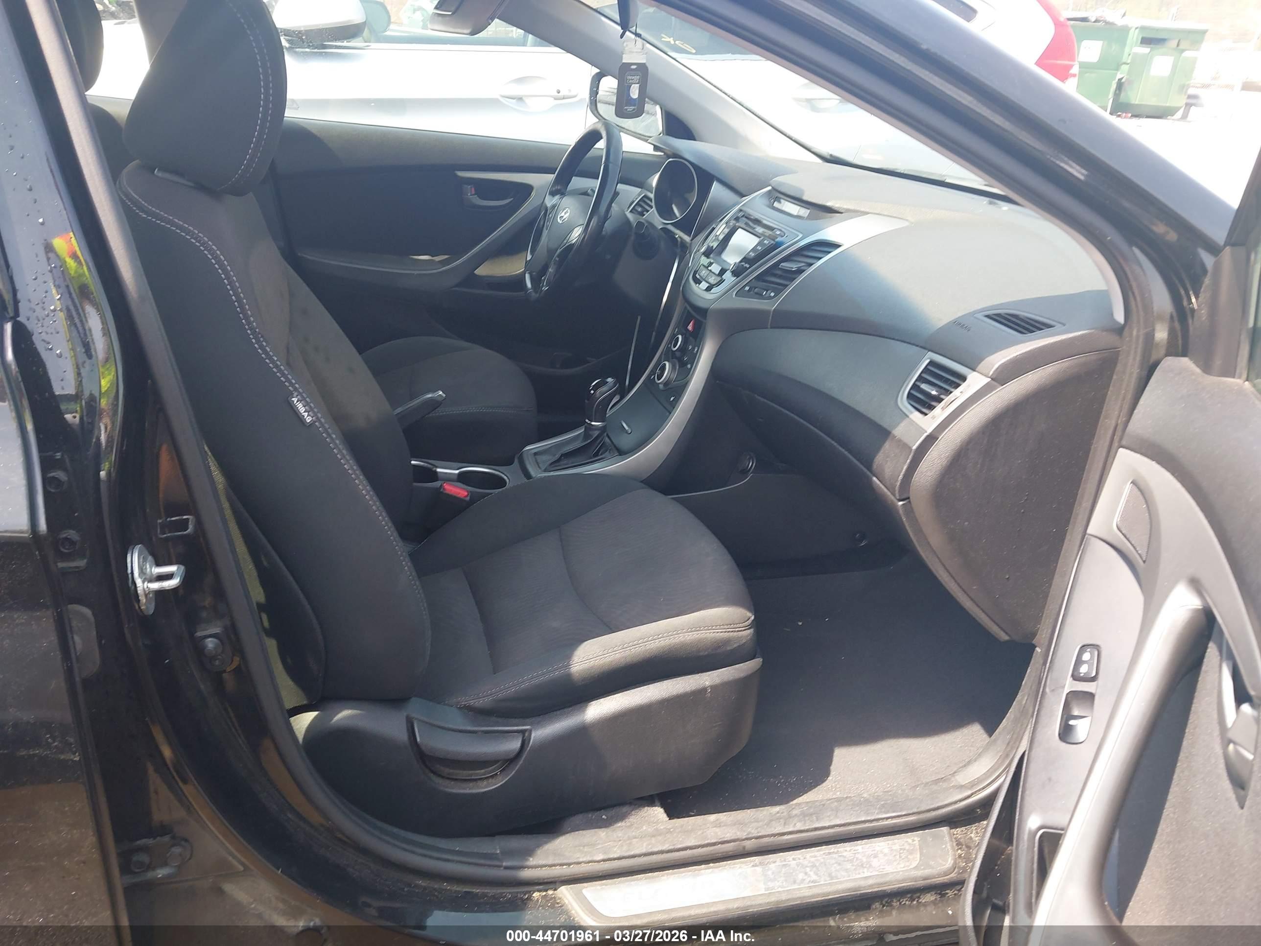 HYUNDAI ELANTRA image 5