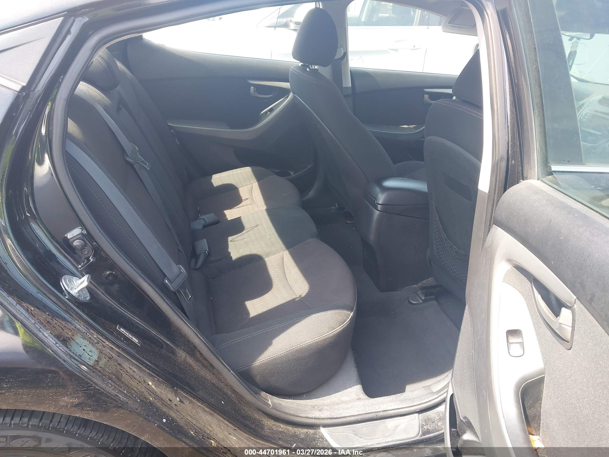 HYUNDAI ELANTRA image 8