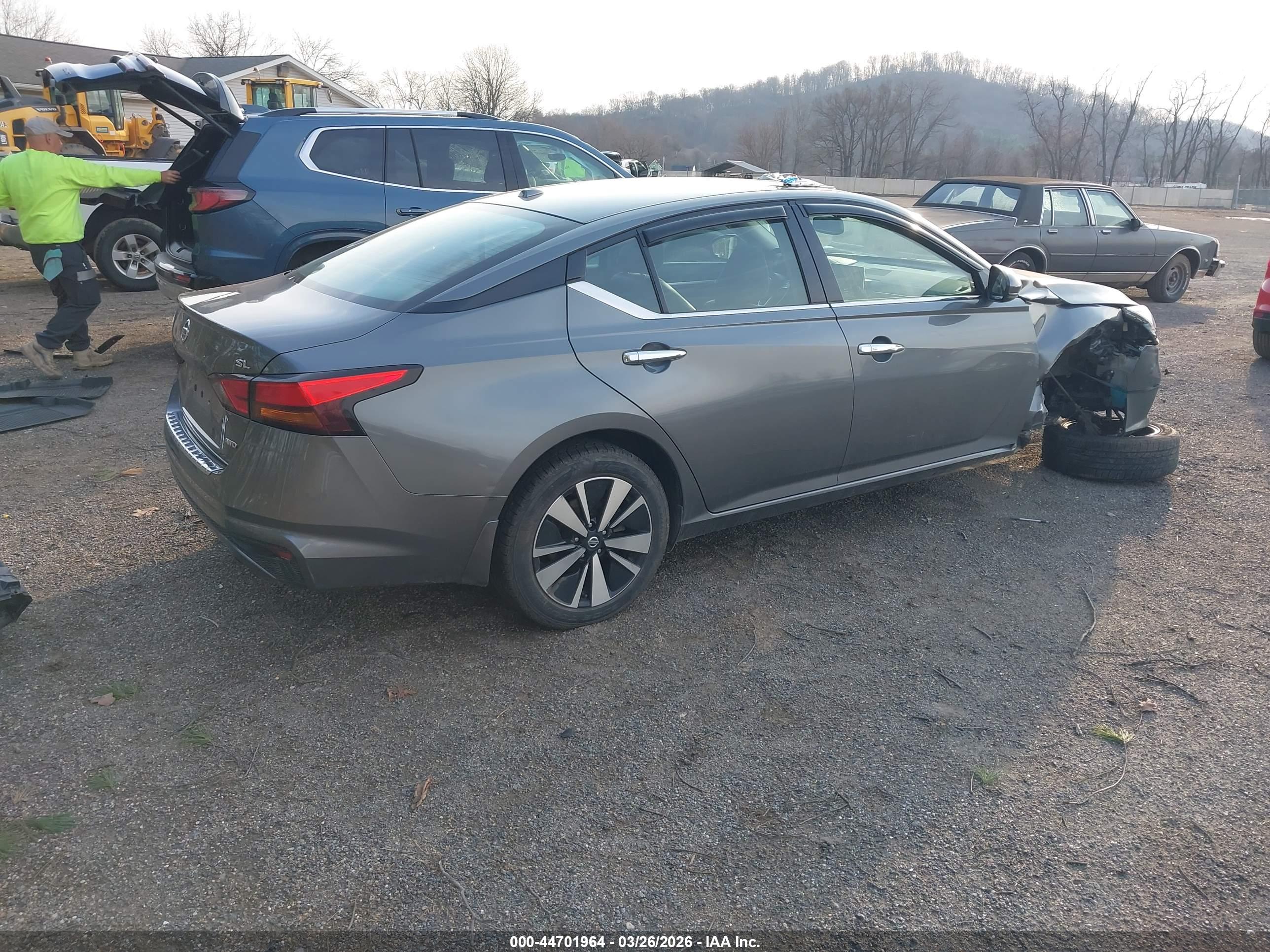 NISSAN ALTIMA image 4