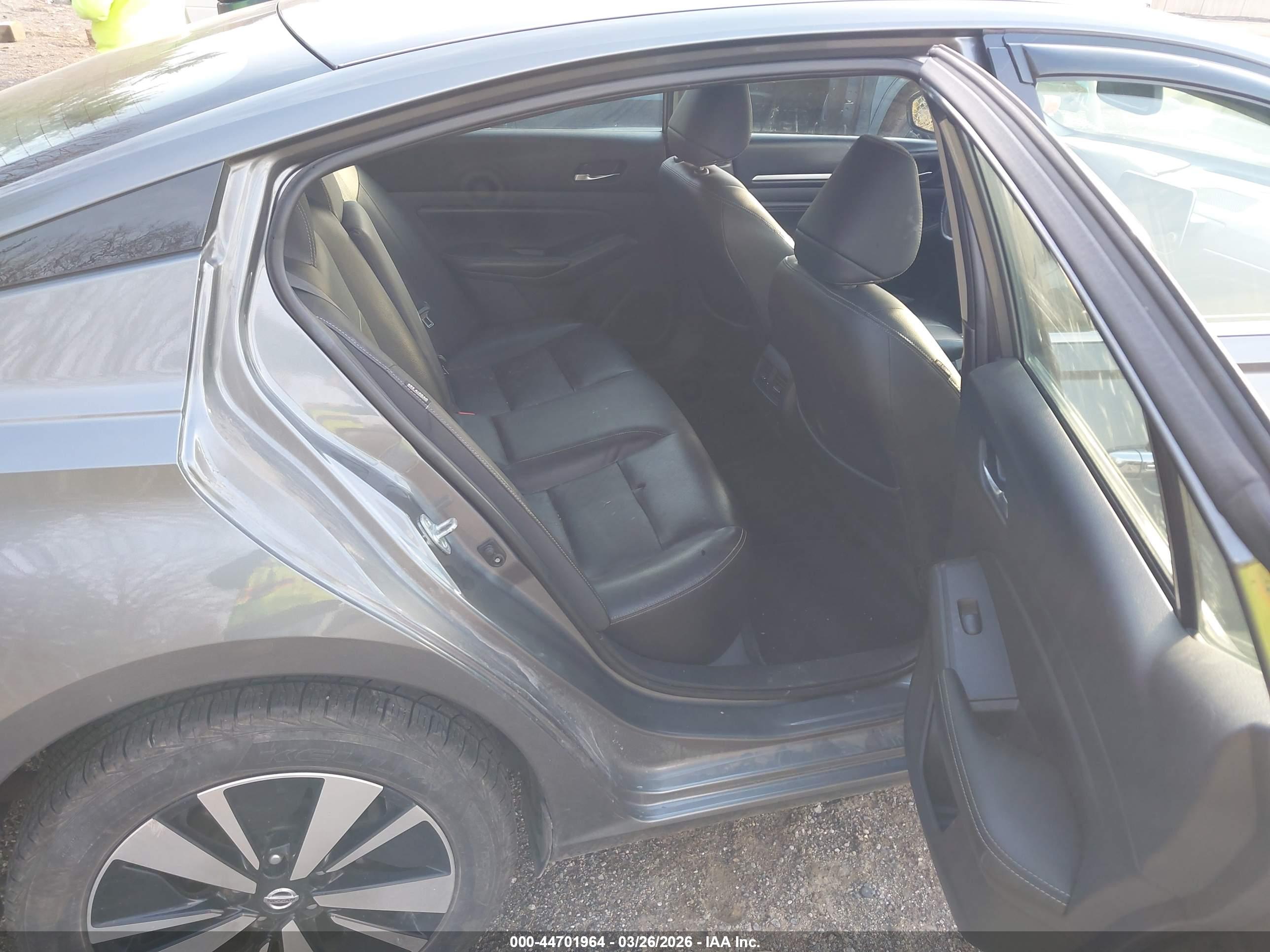 NISSAN ALTIMA image 8