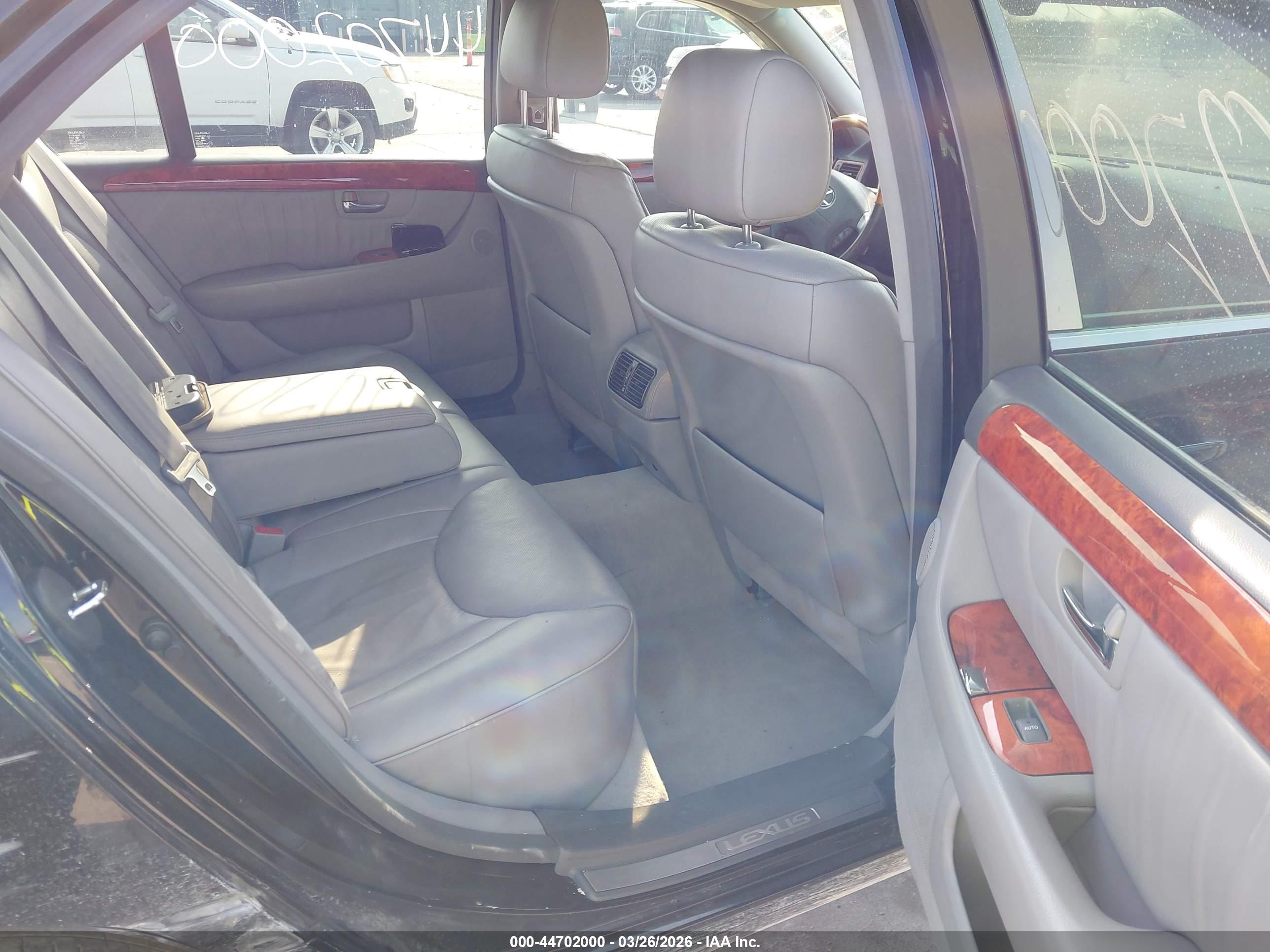 LEXUS LS image 8