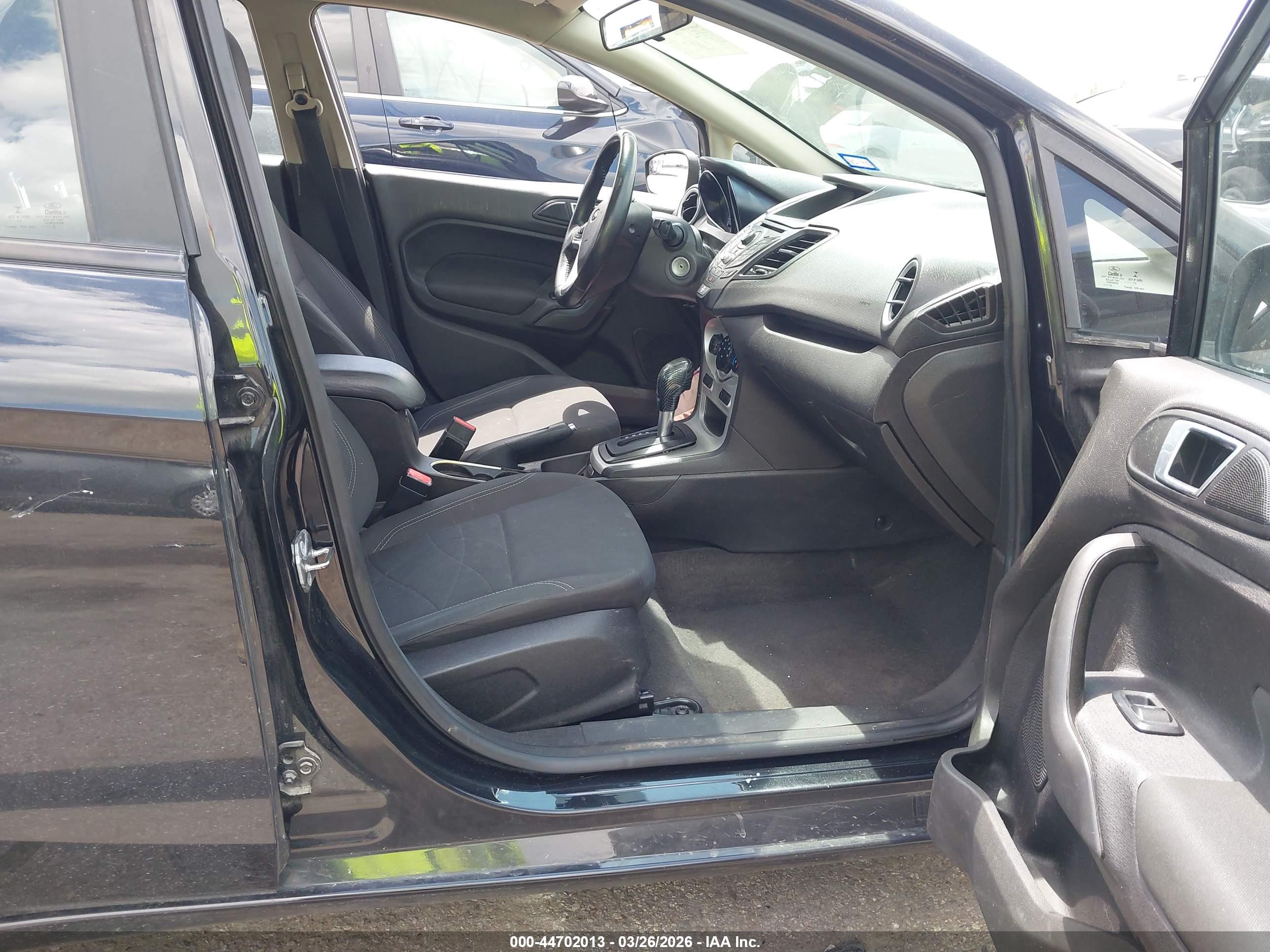 FORD FIESTA image 5