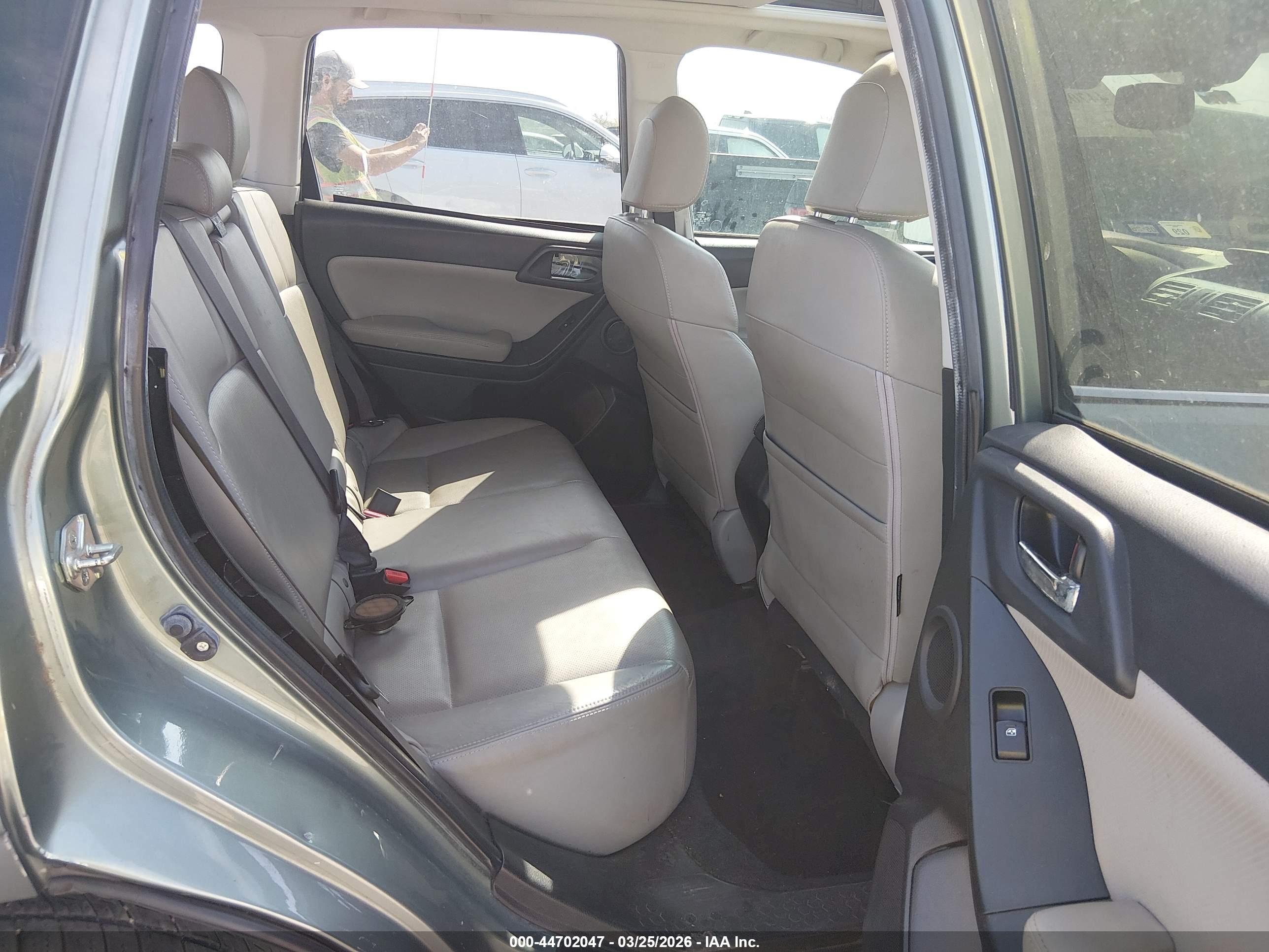 SUBARU FORESTER image 8