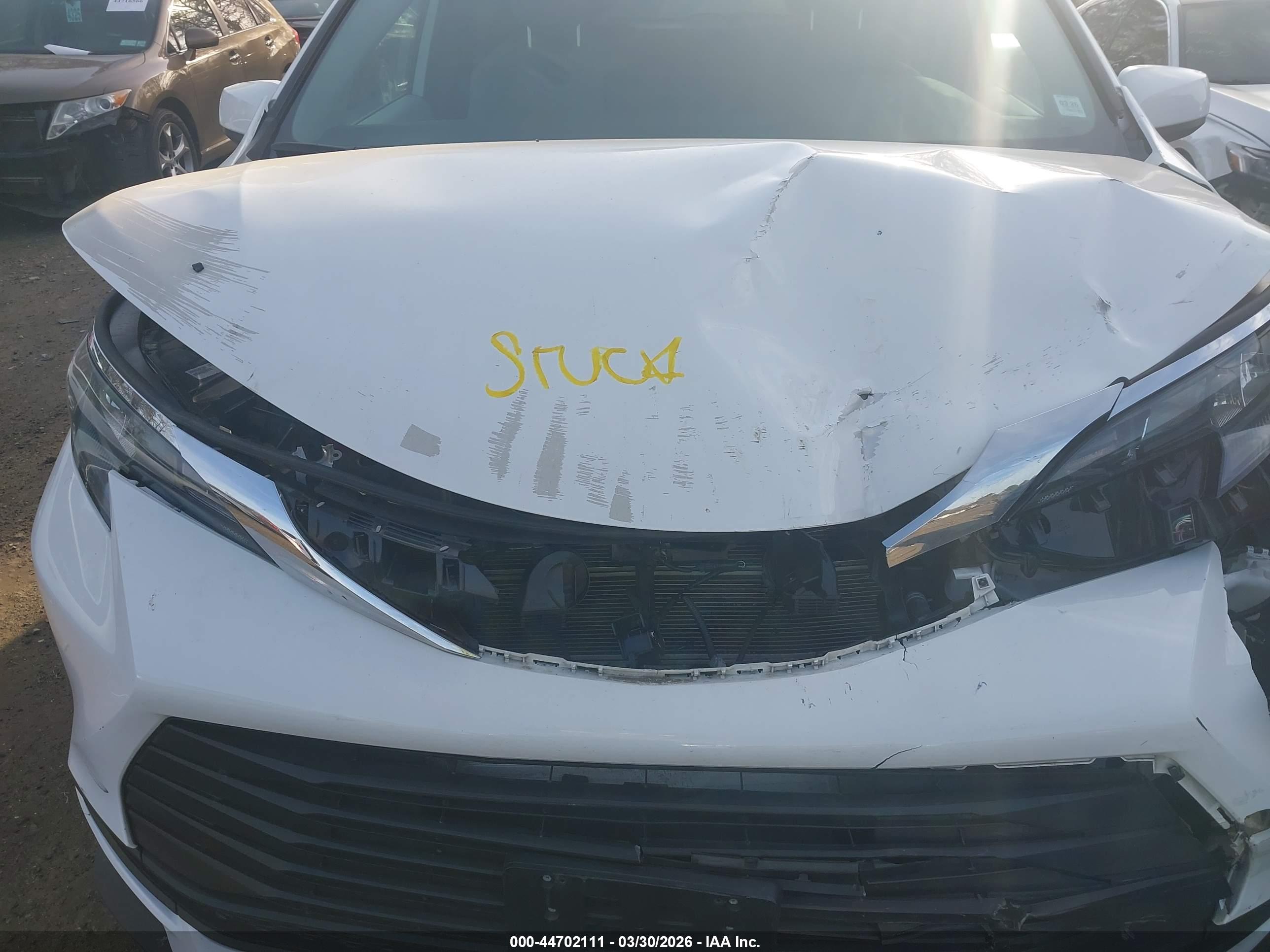 TOYOTA SIENNA image 10